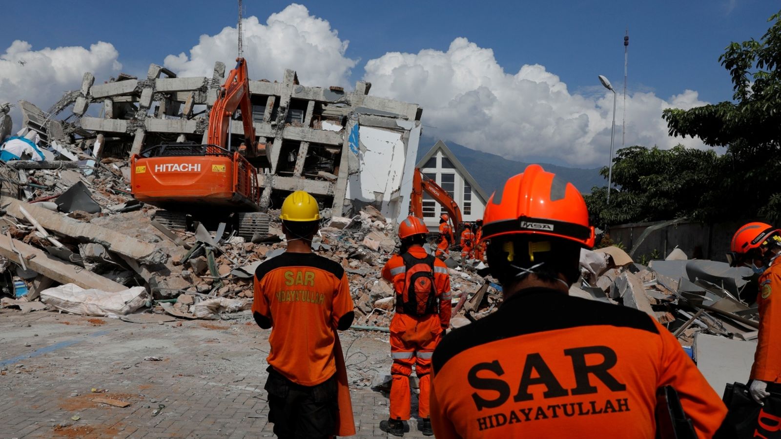 Es tem que hi puga haver centenars de morts davall de la runa i del fang