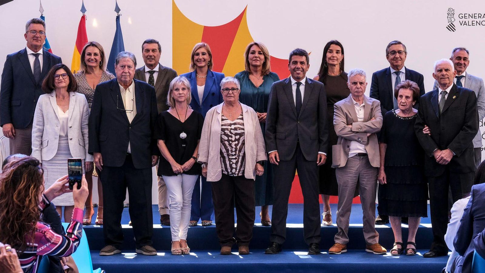 El president Mazón entrega el Premio de las Letras de la Generalitat al escritor Ferran Torres