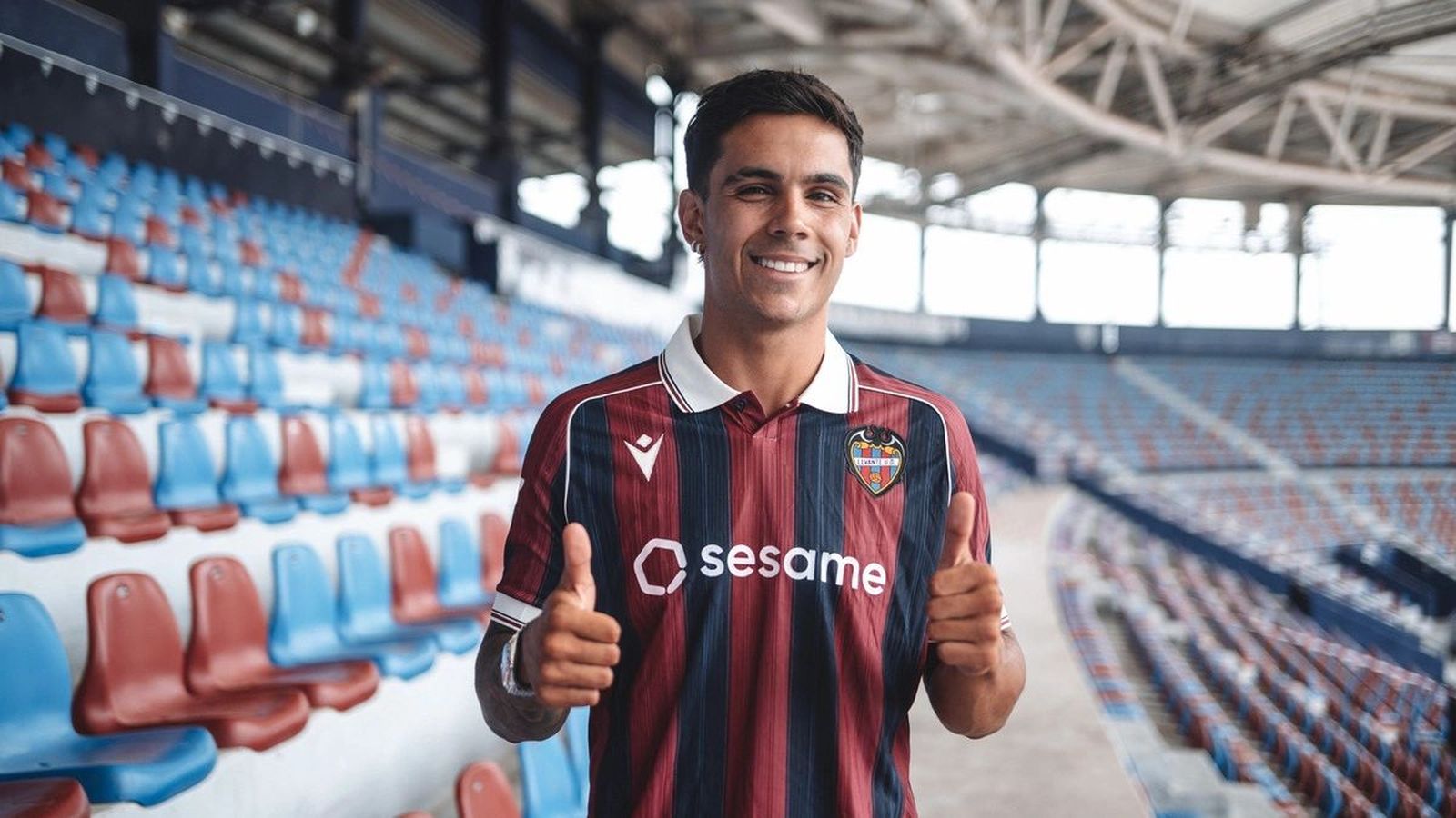 Hugo Sotelo, amb la camiseta del Llevant