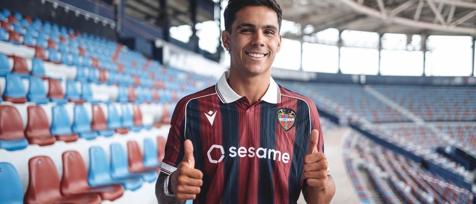Hugo Sotelo, amb la camiseta del Llevant