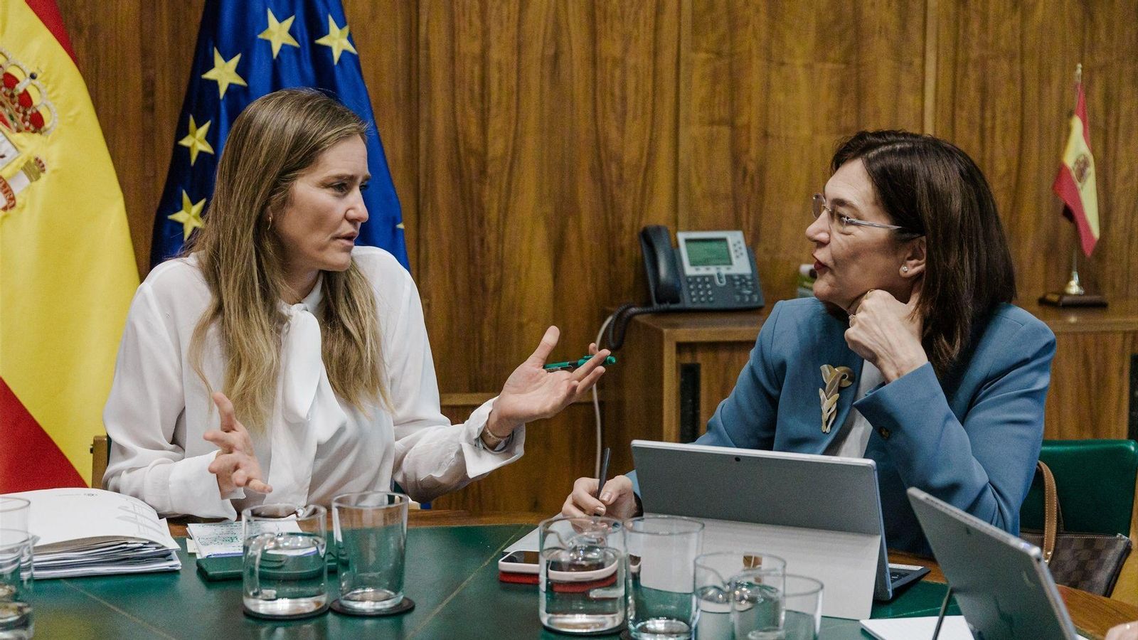 La ministra de Transició Ecològica amb la presidenta de la CNMC, este dijous