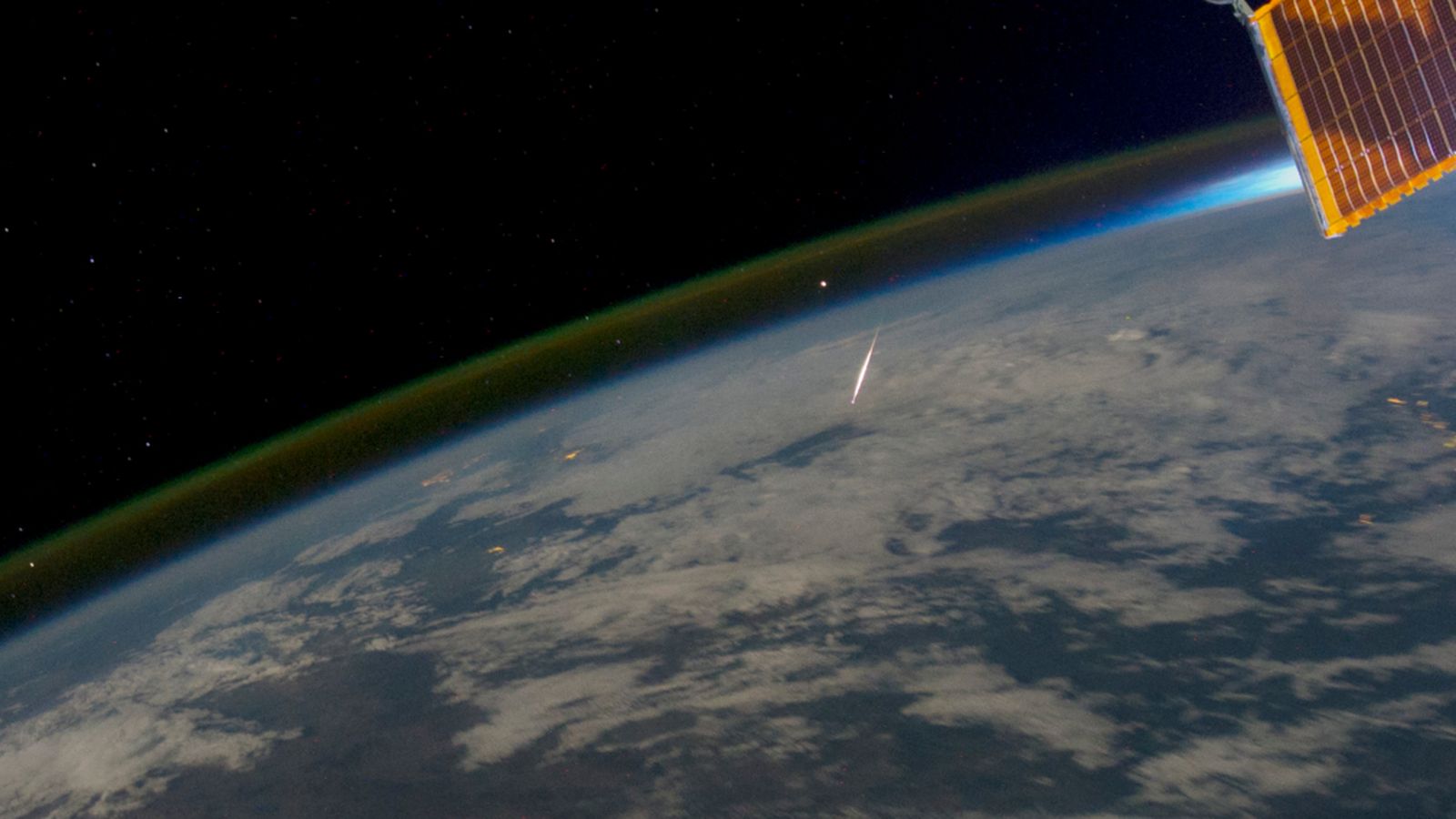 Meteor fotografiat des de l'Estació Espacial Internacional