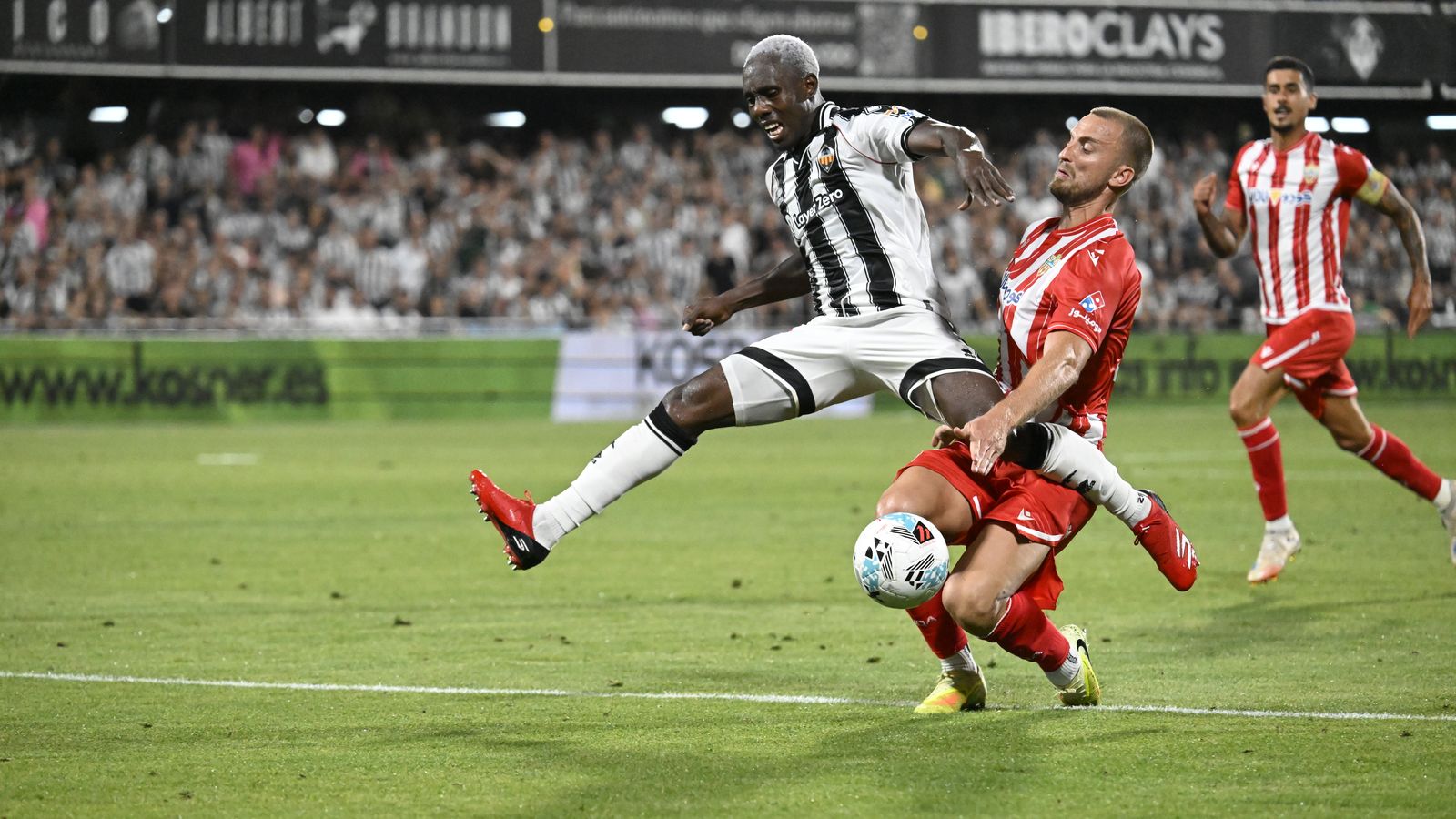 Ousmane Camara ha tingut diverses ocasions per a marcar
