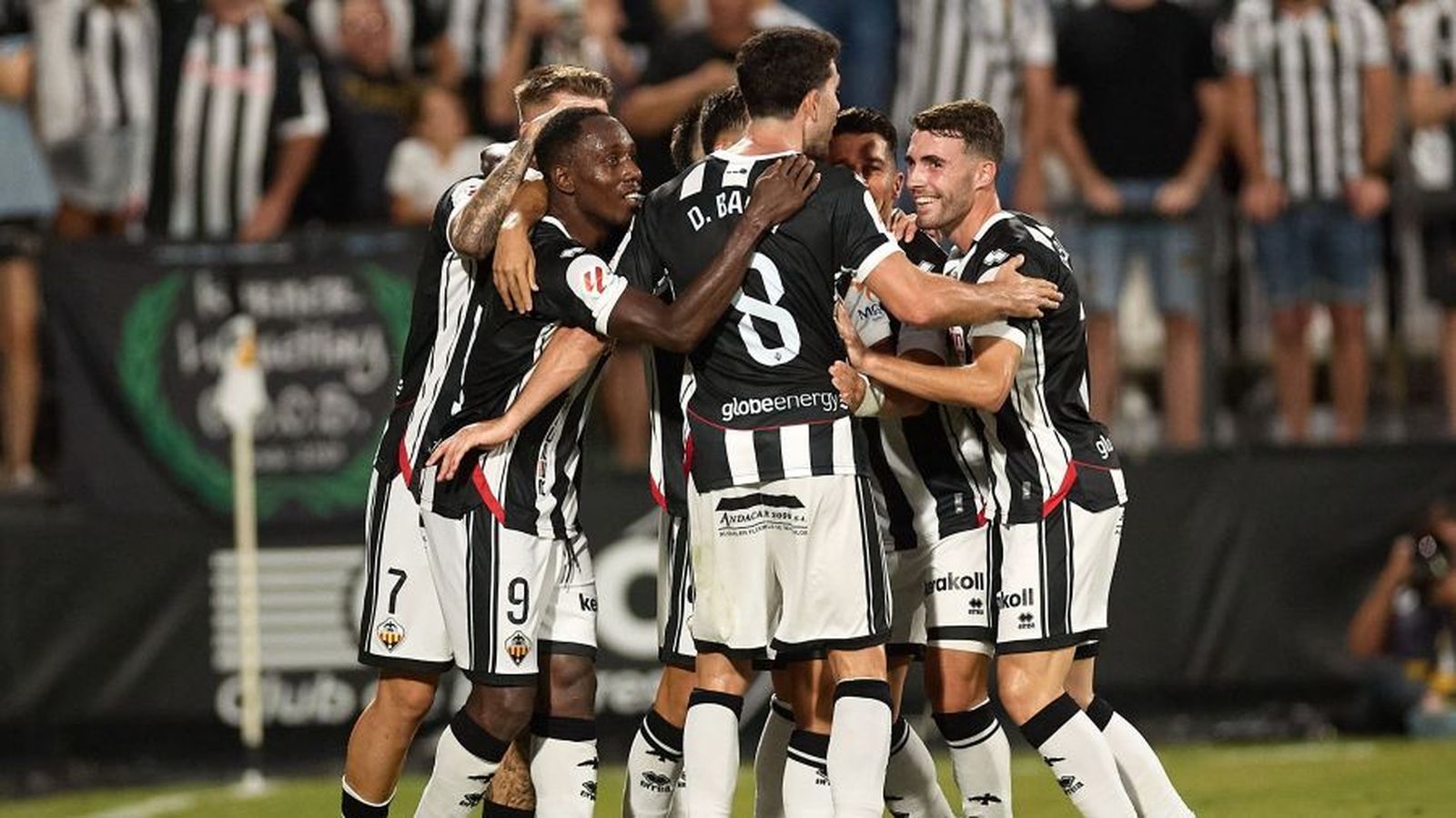 Els jugadors del Castelló celebren un gol