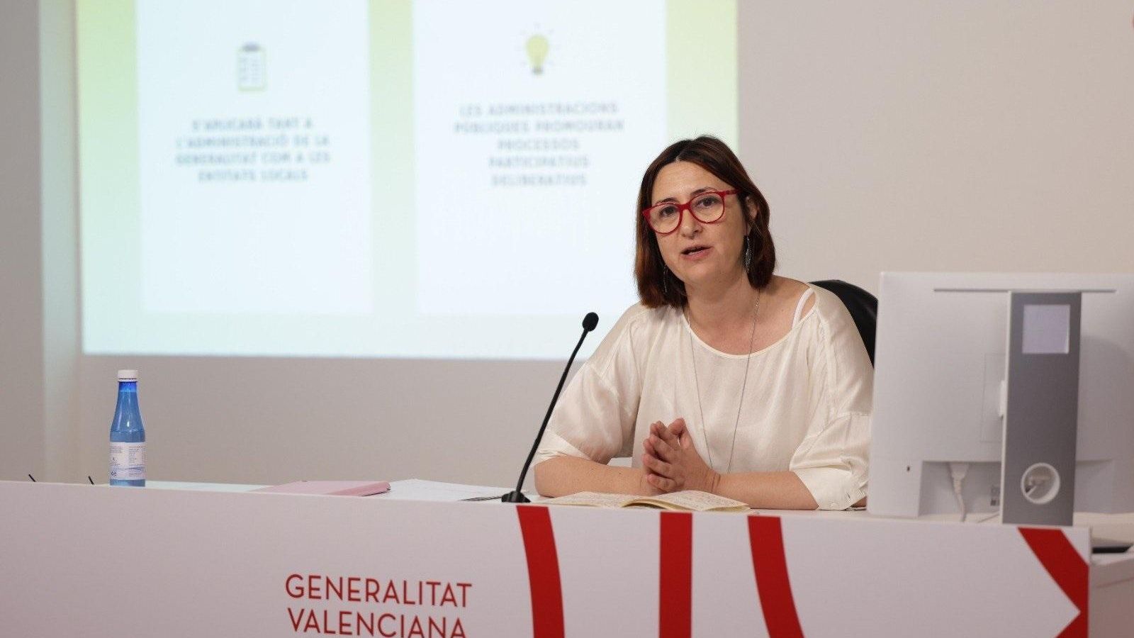 Rosa Pérez Garijo, durant una roda de premsa posterior al ple del Consell (arxiu)