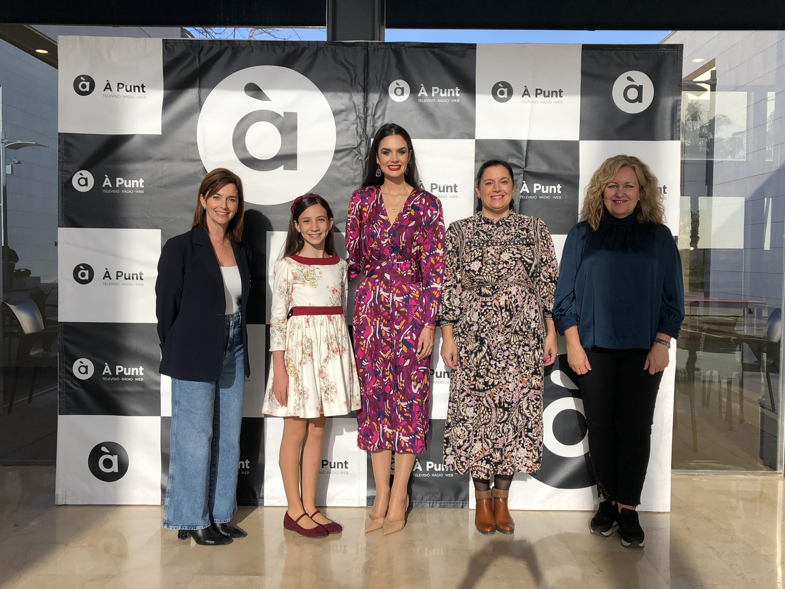 Inés Llavador i Belén Mora han visitat este matí la delegació d'À Punt a Alacant