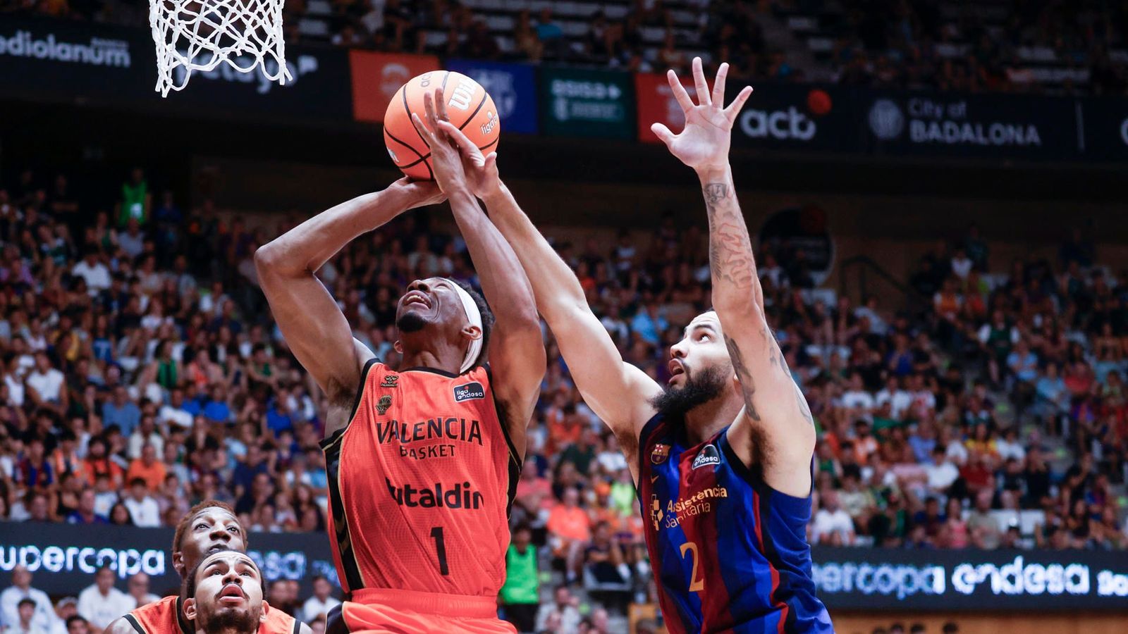 Kam Taylor, en una acció del partit