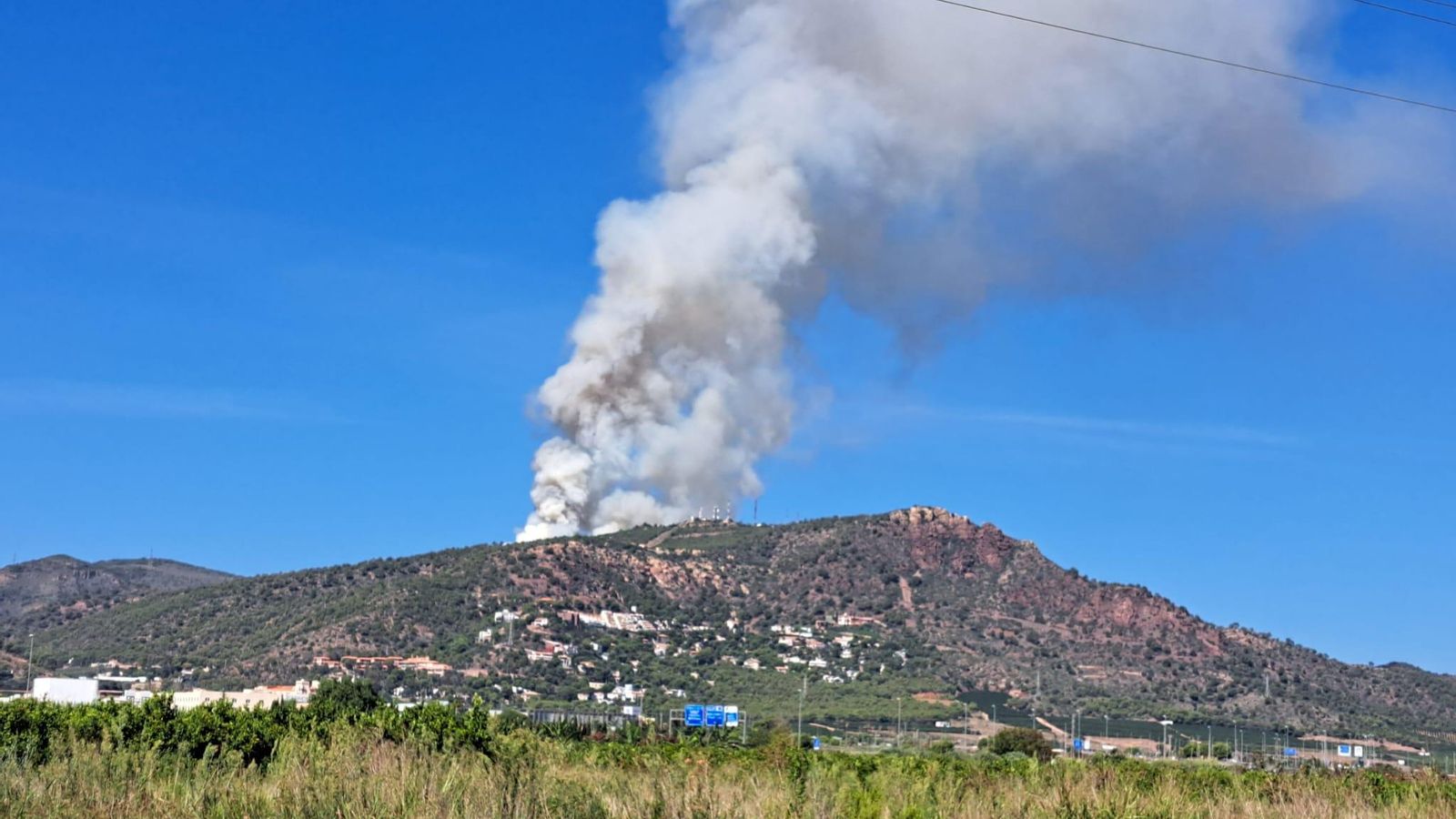 Incendi al Mont Picaio, a Puçol