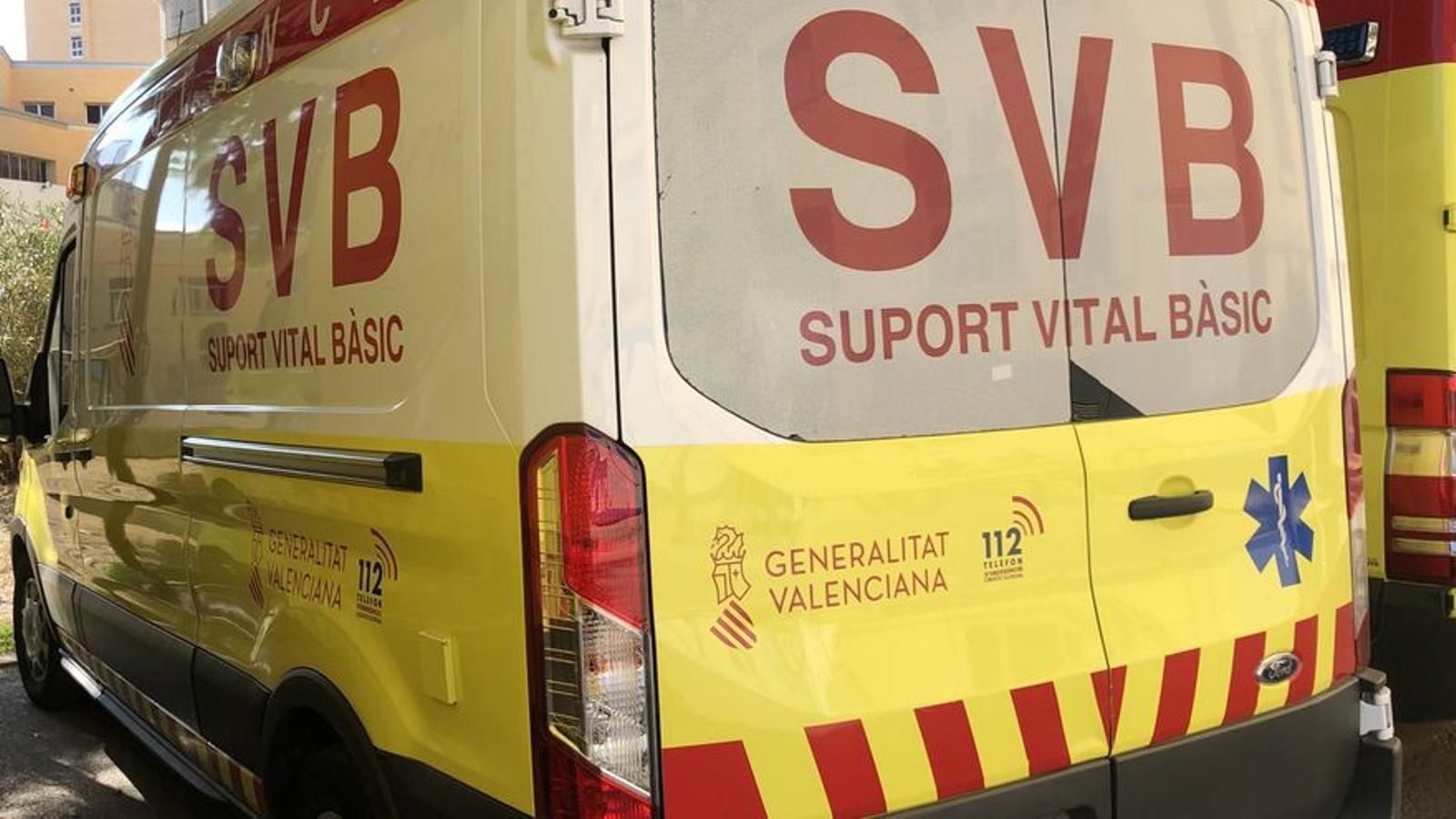 Imatge d'arxiu d'una ambulància de Suport Vital Bàsic / CICU Imatge d'arxiu d'una ambulància de Suport Vital Bàsic / CICU