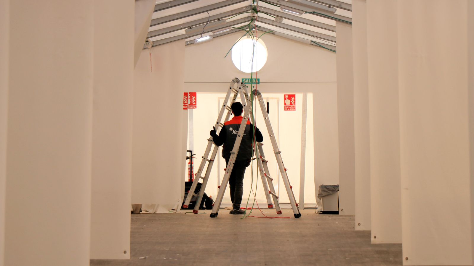 Desmuntatge de l'hospital de campanya annex a La Fe de València