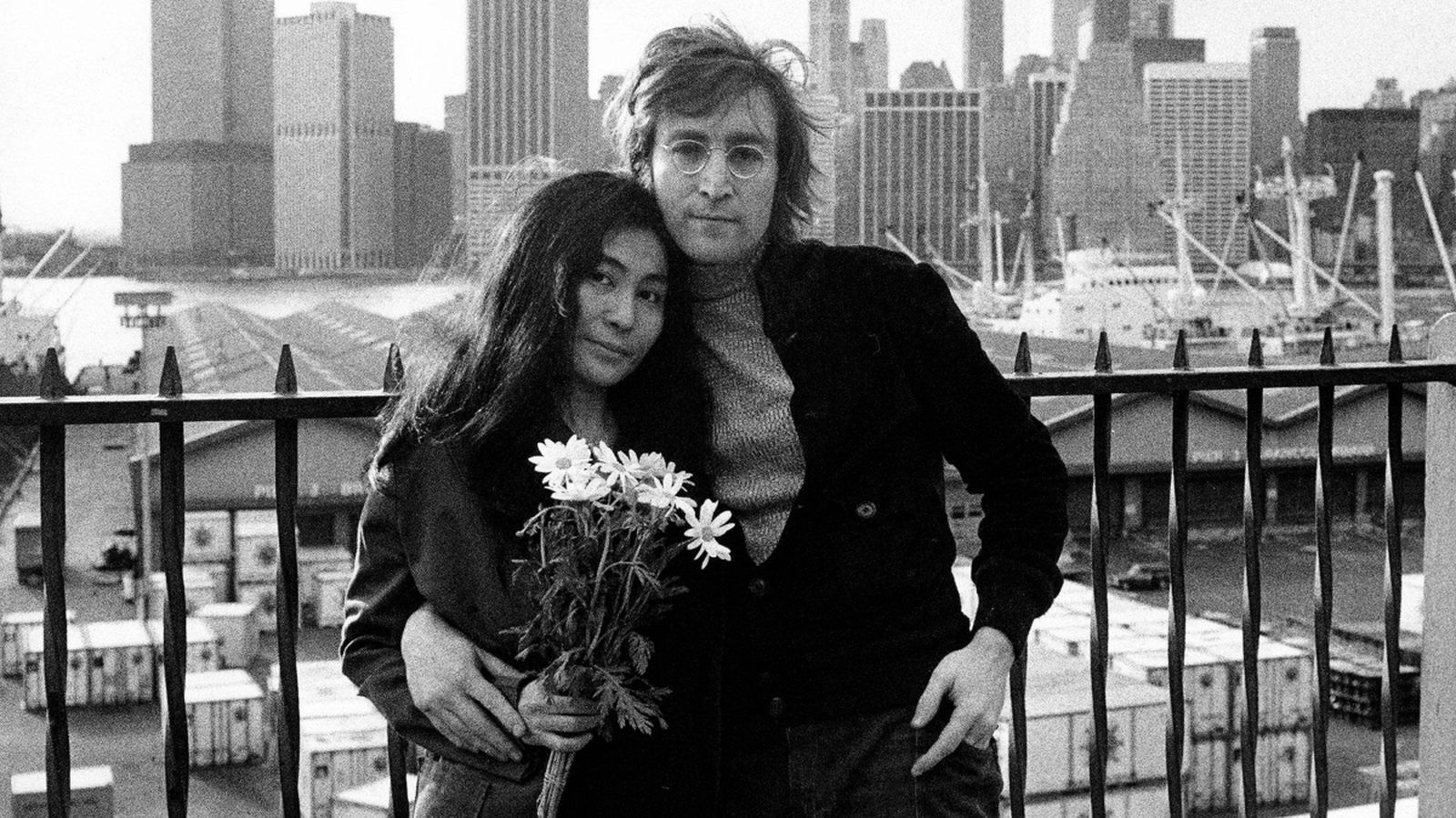 Fotograma d'arxiu cedit pel Servei Públic de Radiofusió nord-americà (PBS), on apareixen John Lennon i Yoko Ono posant a Nova York