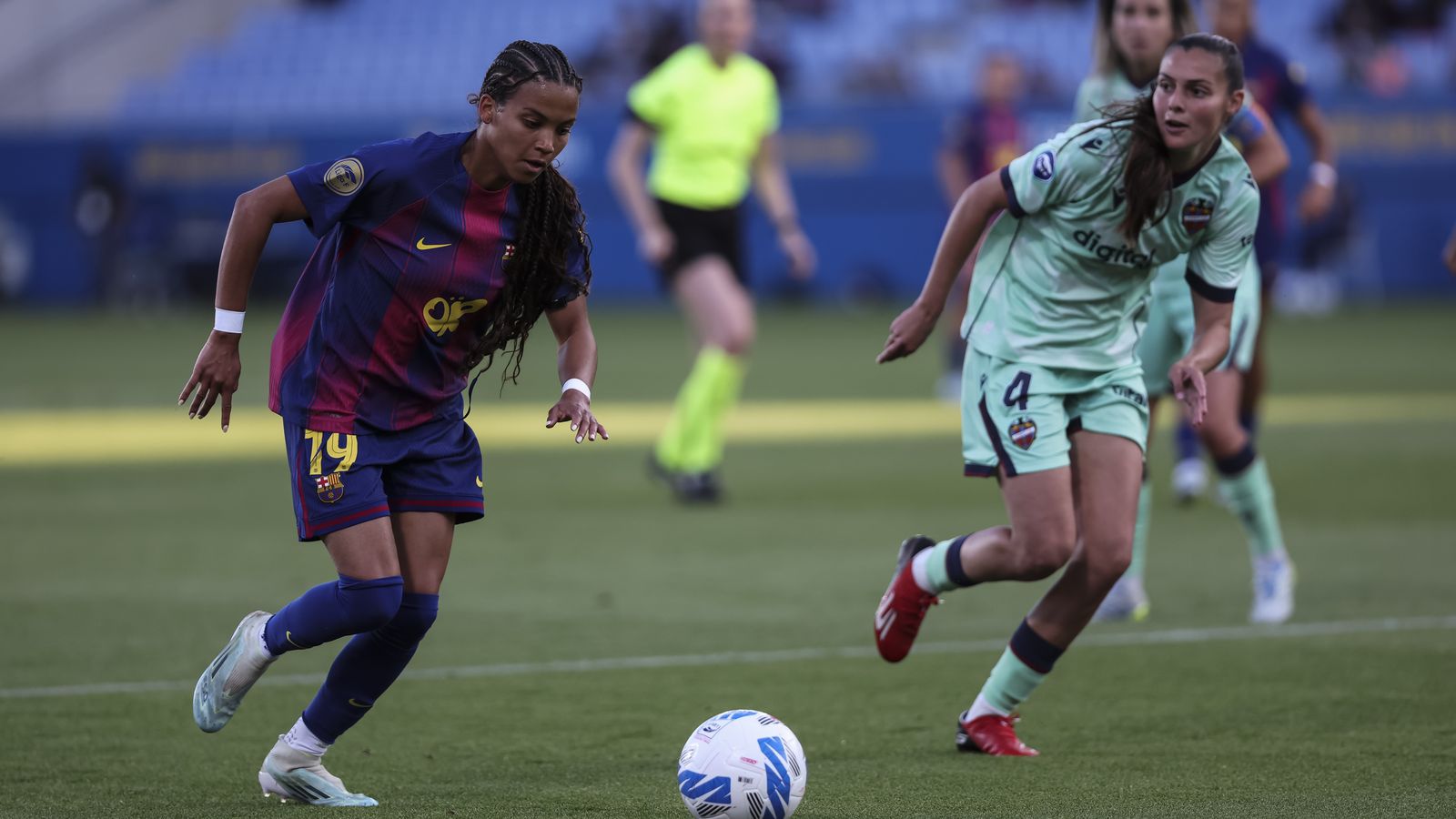 Vicky López, abans de marcar el primer gol del partit