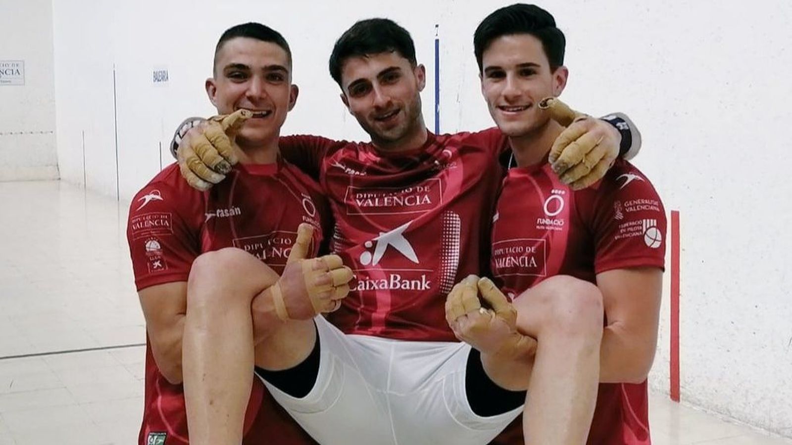 El trio de Xeraco celebra la victòria