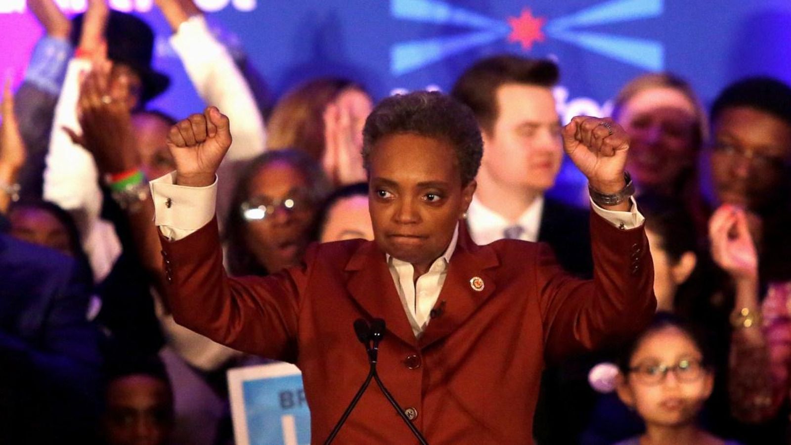 La nova alcaldessa de Chicago, Lori Lightfoot, celebra la victòria