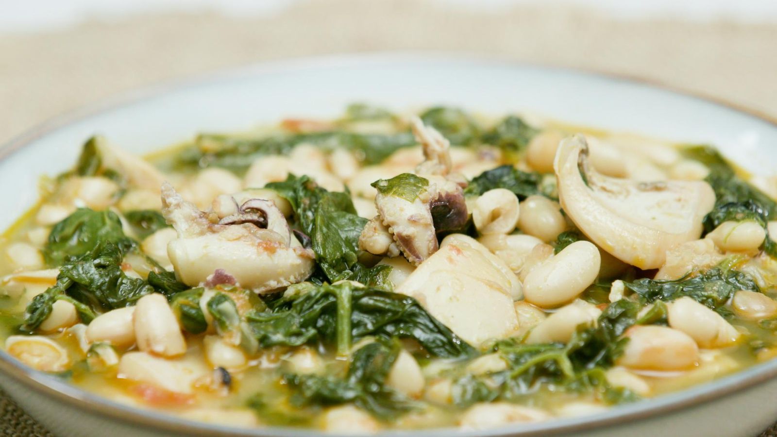 Guisat de fesols amb sépia