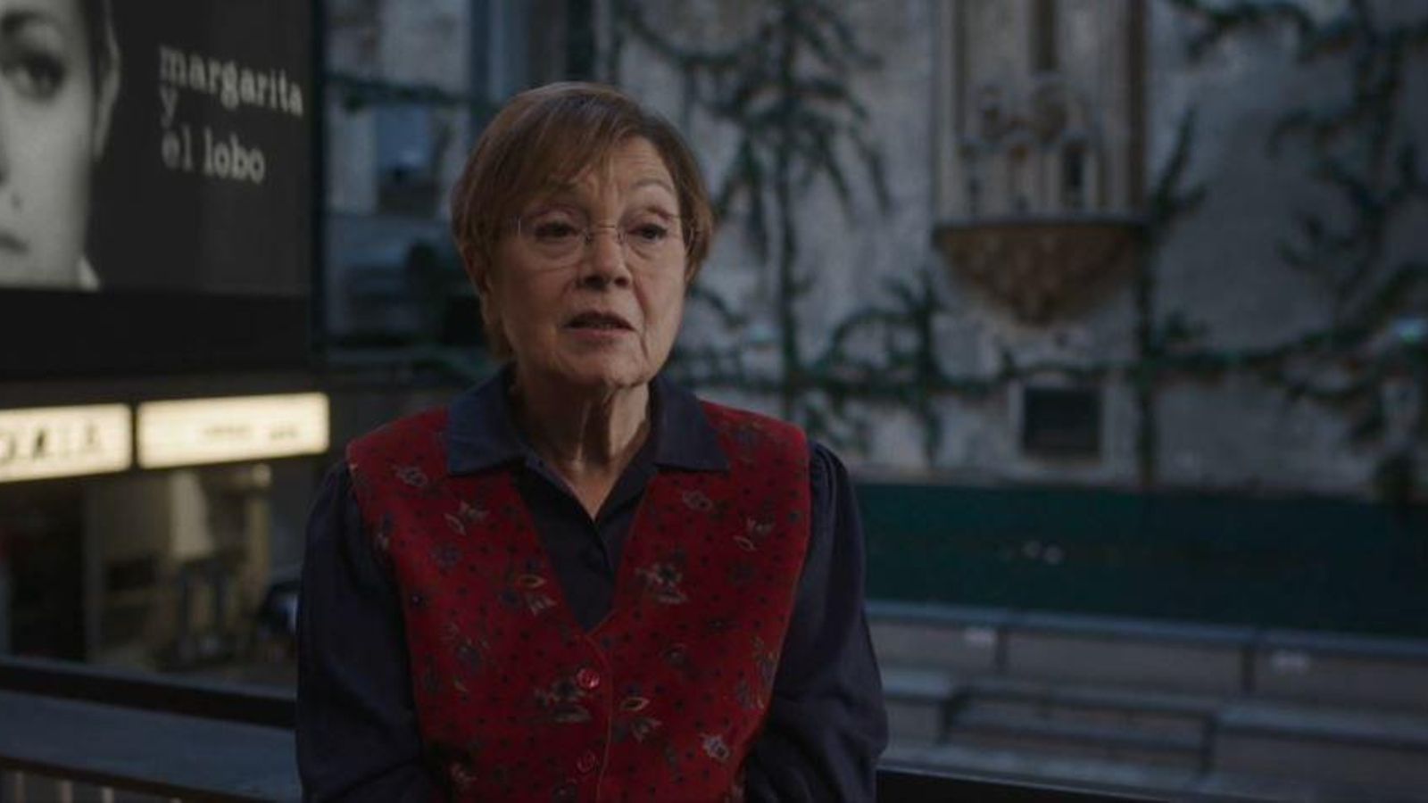 Cecilia Bartolomé amb el cartell de la pel.lícula “Margarita y el lobo”