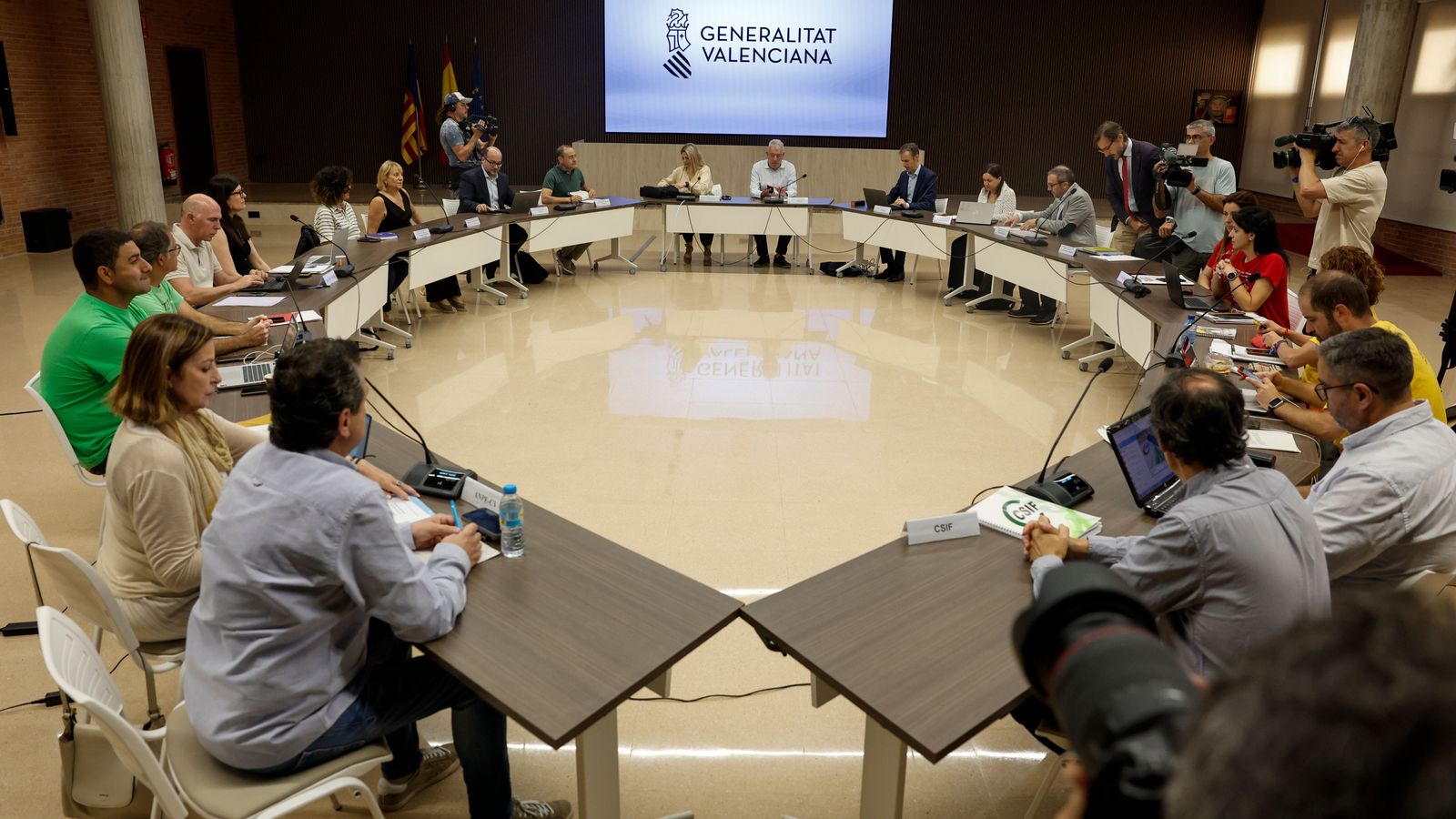 Reunió entre la Conselleria d'Educació i els sindicats d'este dimecres