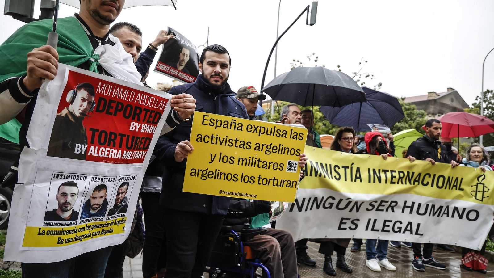 Concentració a les portes del CIE de Sapadors (València) per a demanar l'alliberament de Mohamed Benhlima
