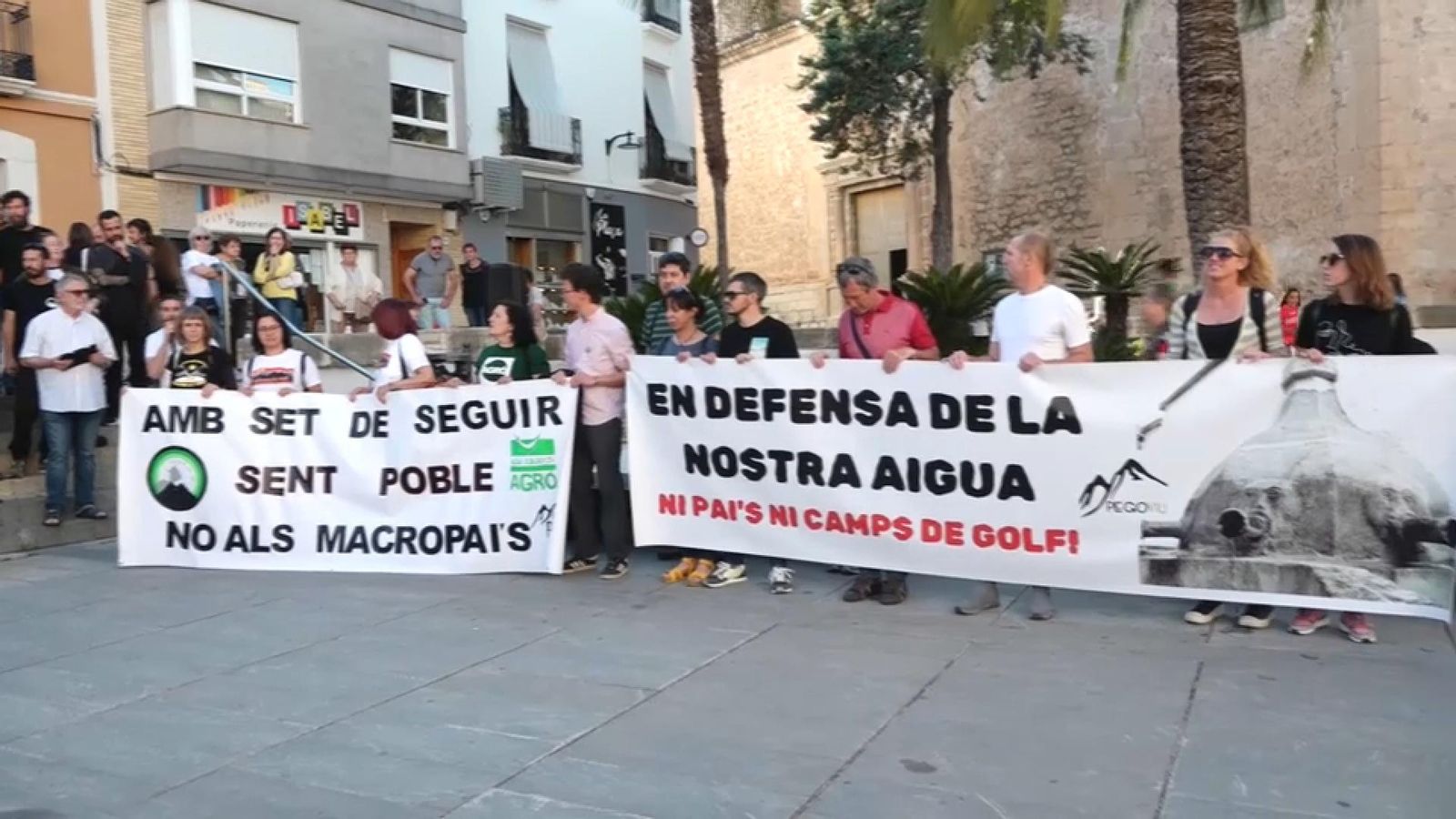 Un moment de la protesta a Pego