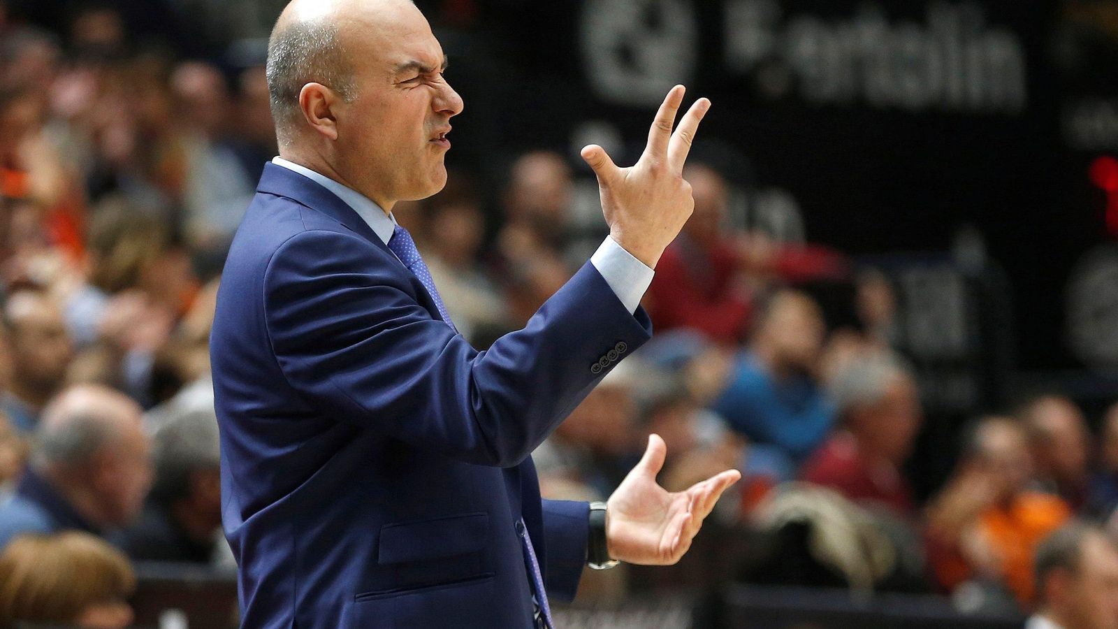 Jaume Ponsarnau, en un moment del partit Jaume Ponsarnau, en un moment del partit