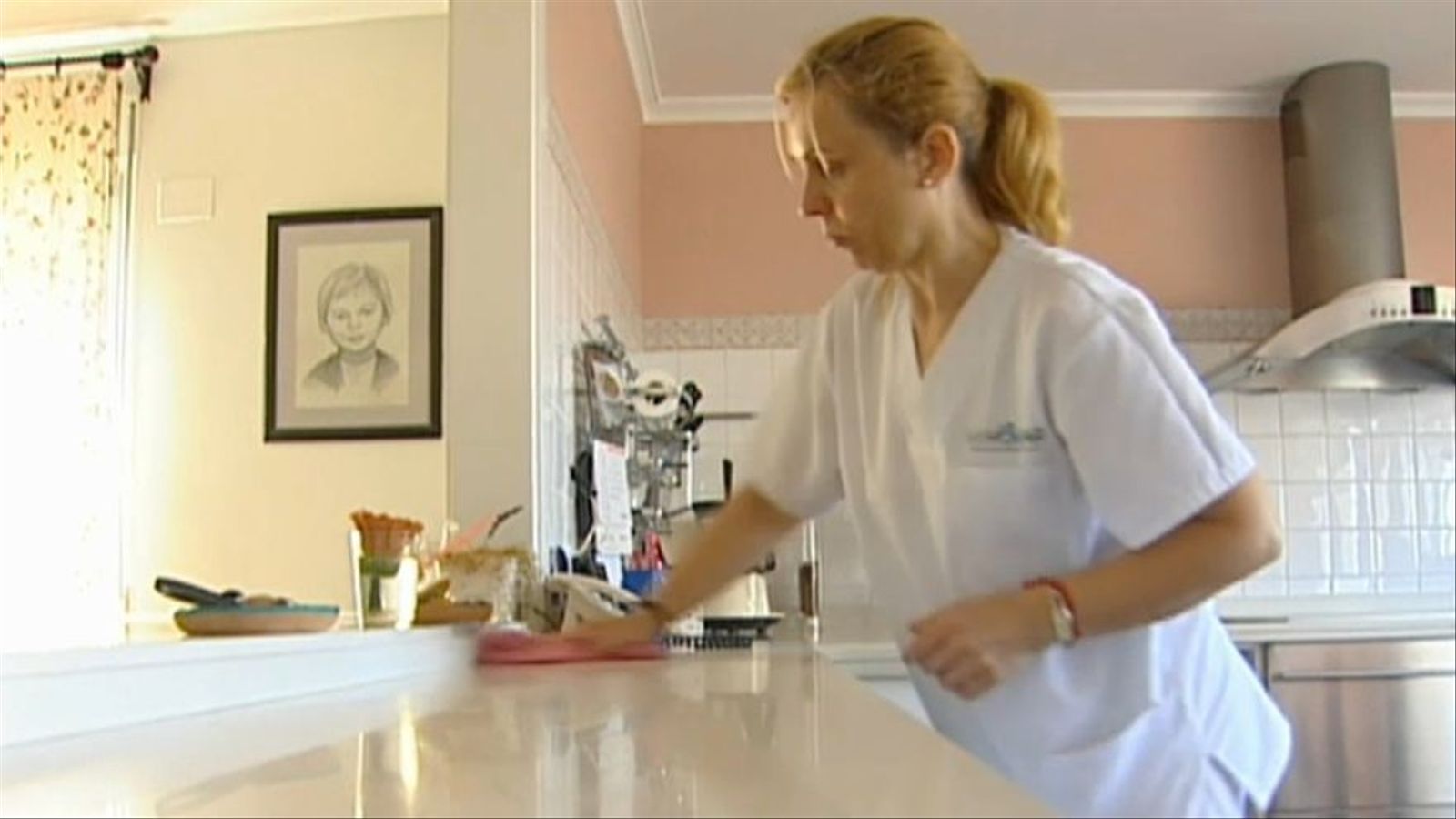 Una treballadora de la llar, en una imatge d'arxiu