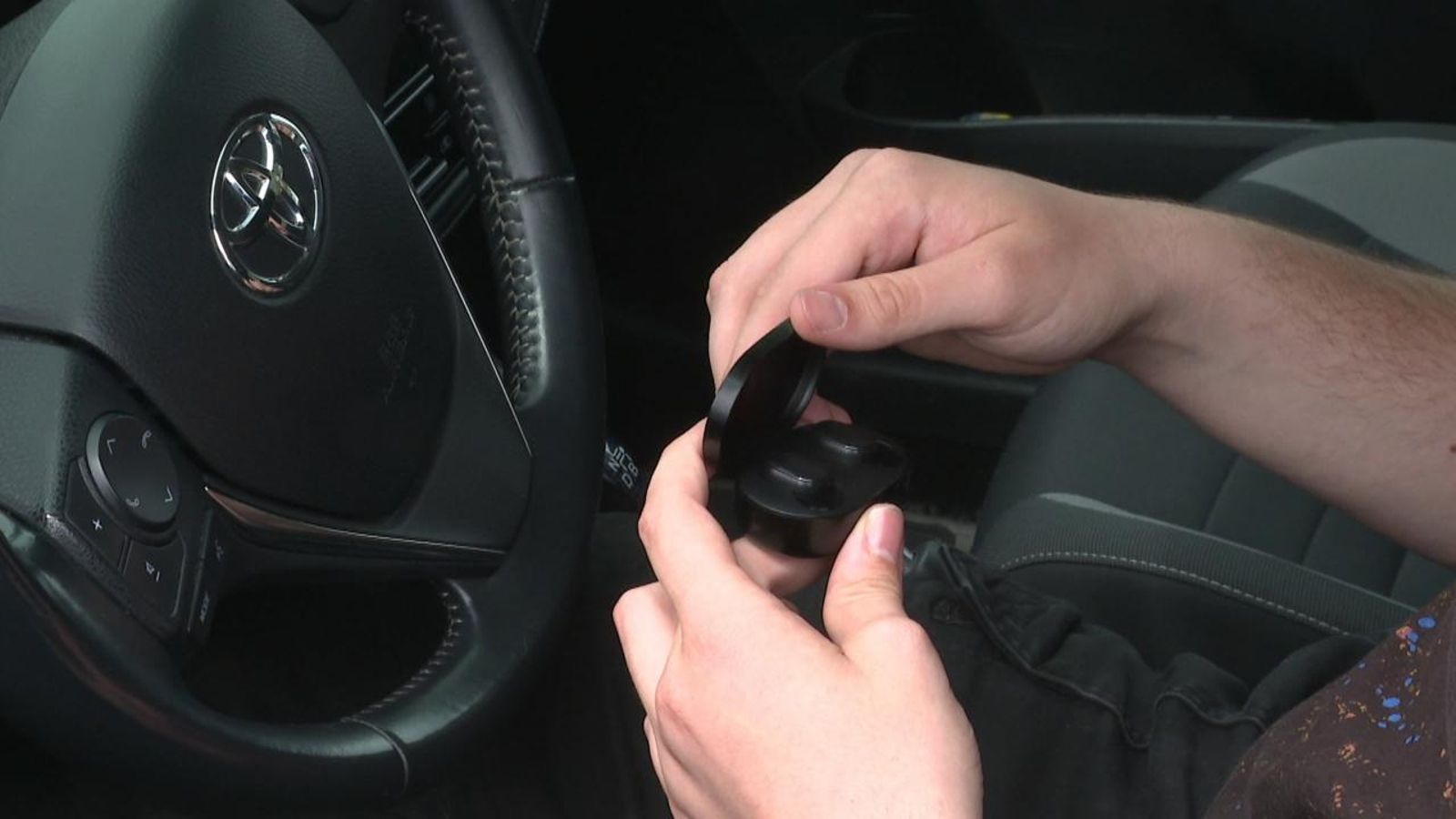 Augmenten les multes per l'ús d'auriculars bluetooth al volant
