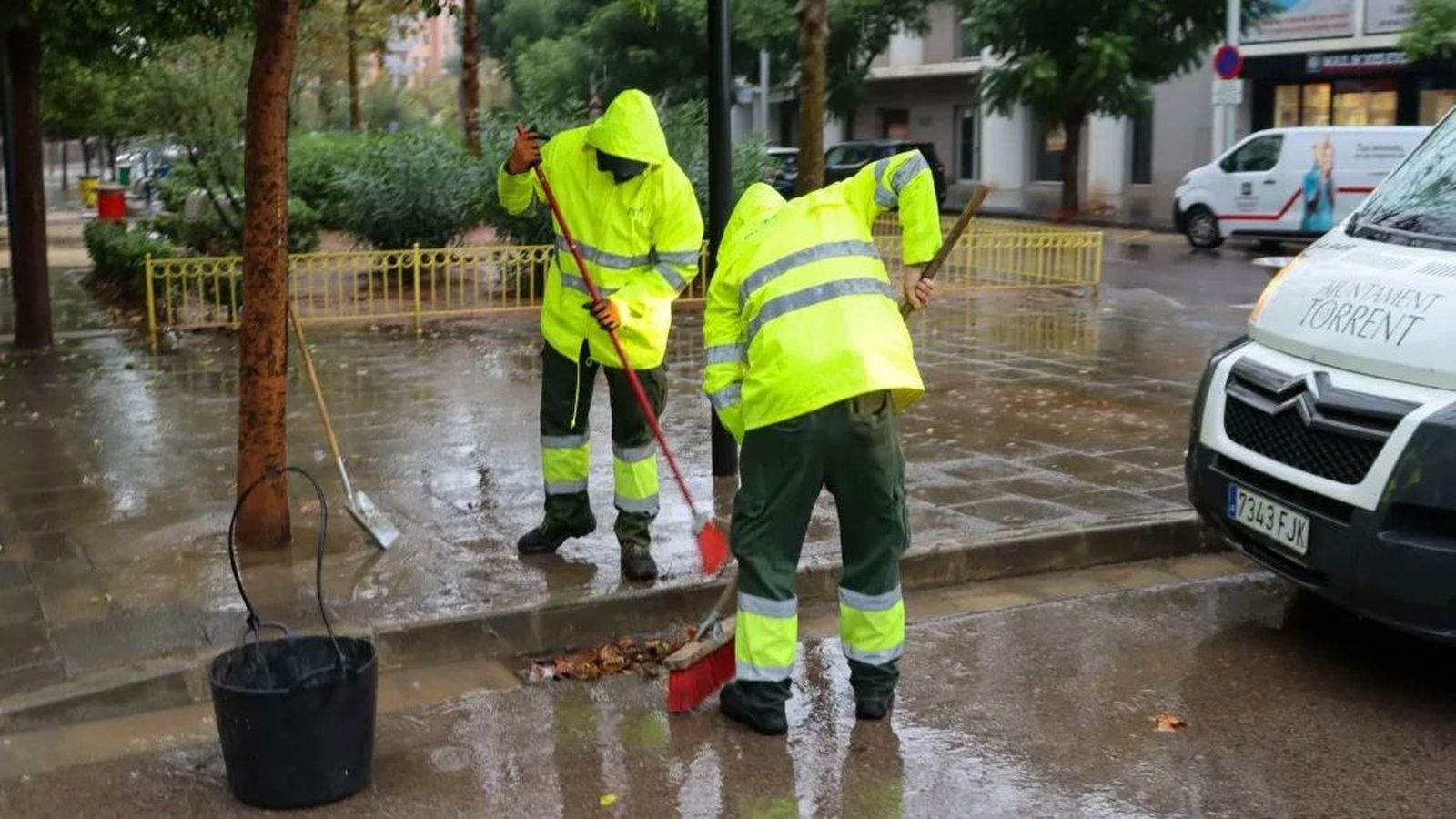 Els serveis municipals de Torrent treballen per a acondicionar els carrers