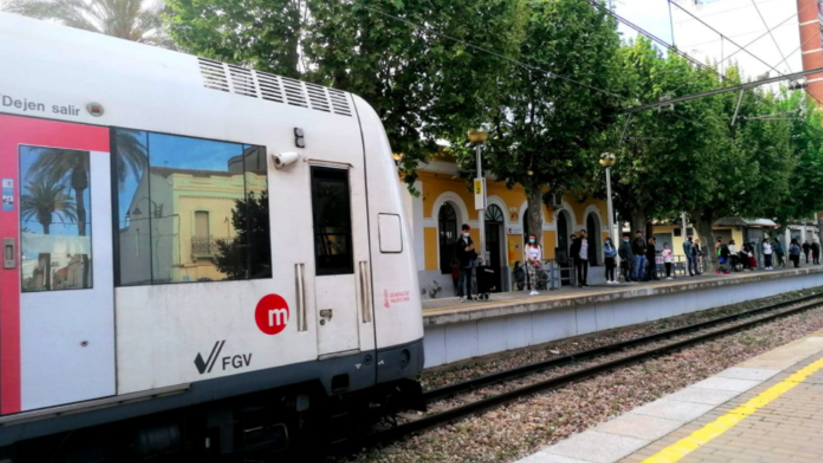 Imatge d'arxiu del metro al seu pas per Massamagrell