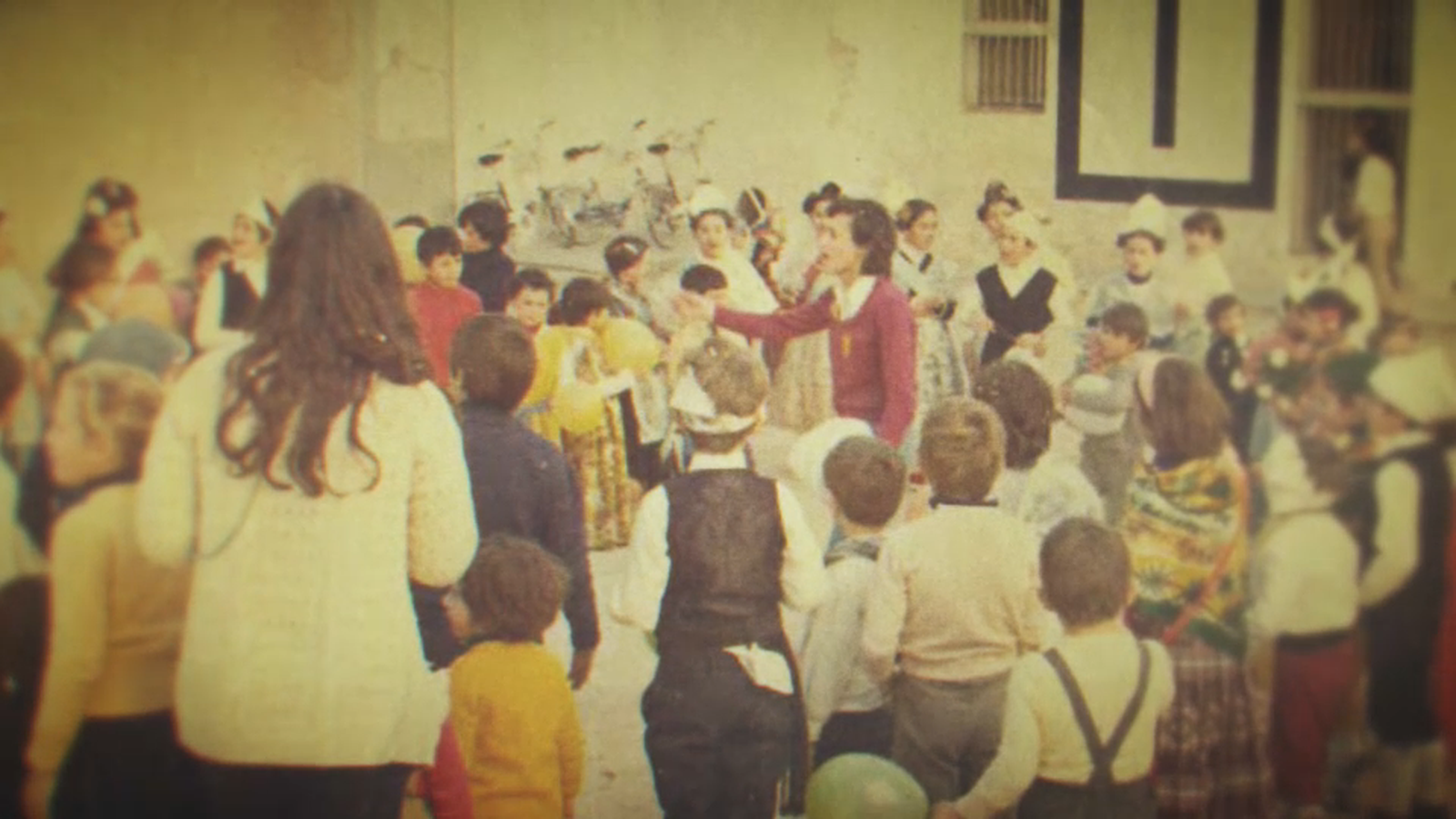 Marifé de jove, els primers anys de mestra a Barx