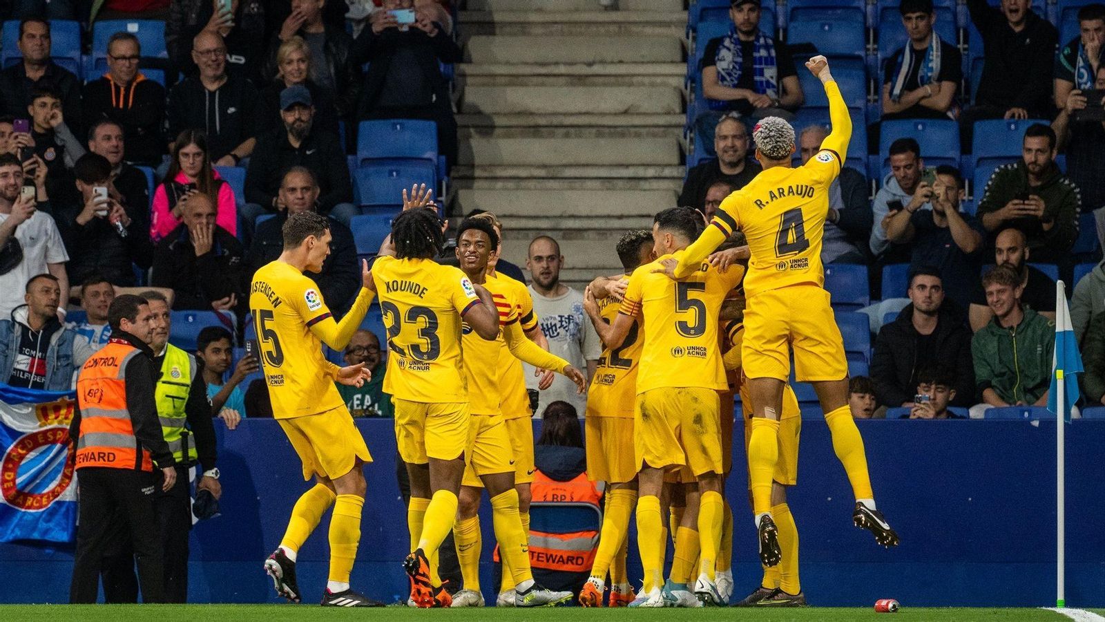 Els jugadors del Barça celebren un dels gols