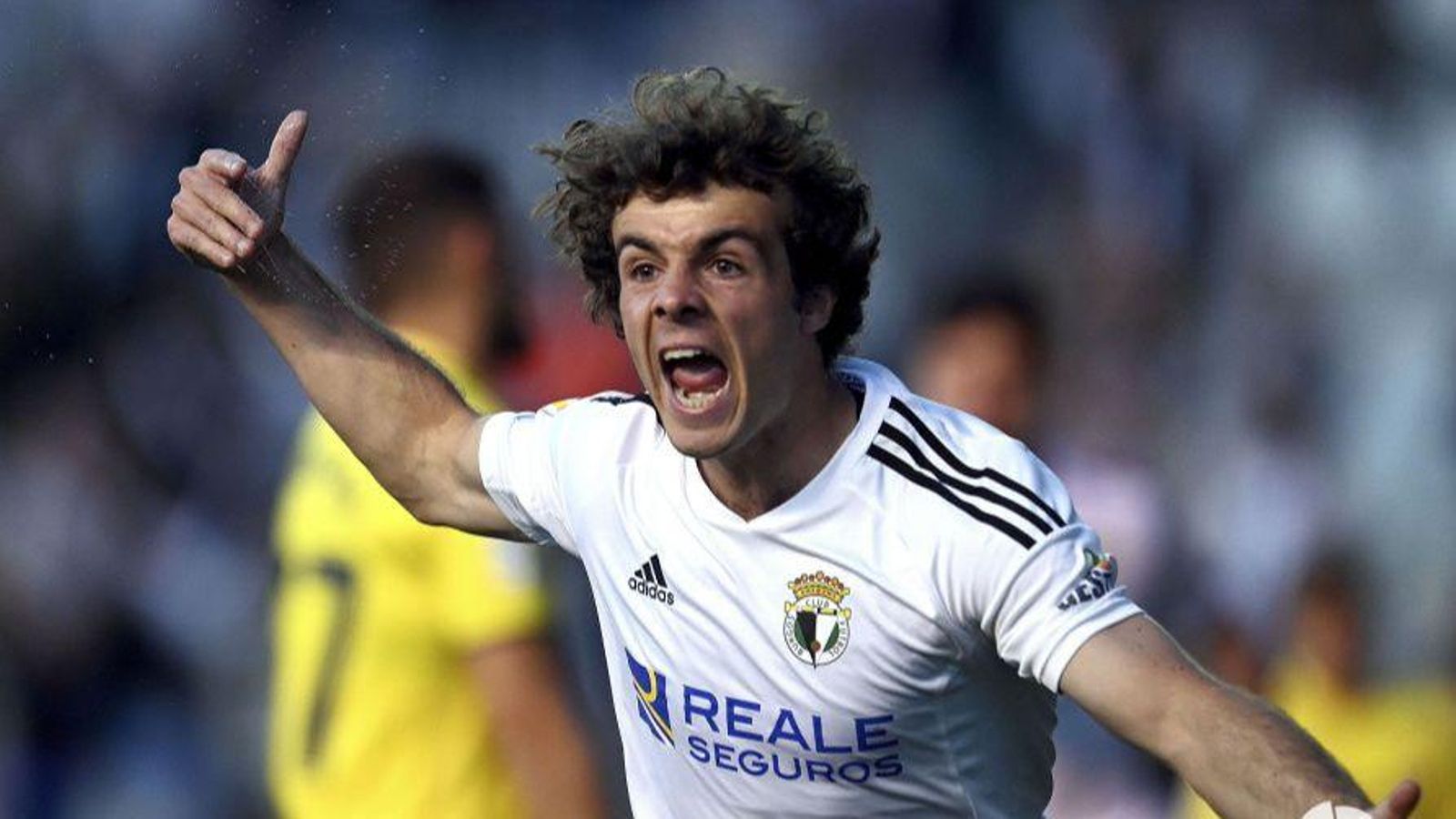 Artola celebra el seu gol en la primera part