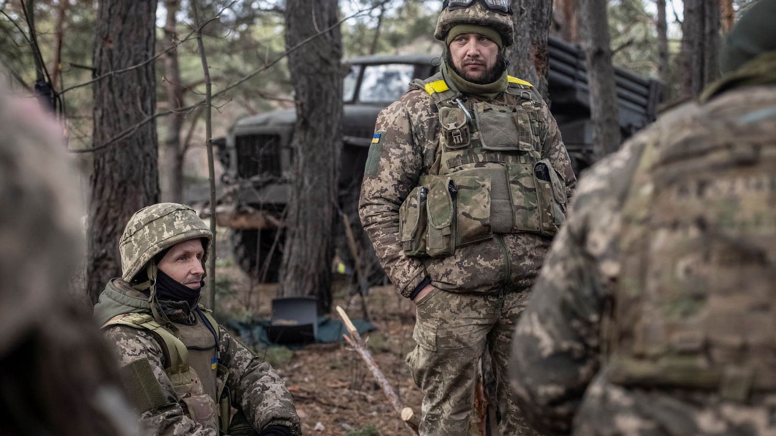 Soldats ucraïnesos descansen prop del front en el Donetsk