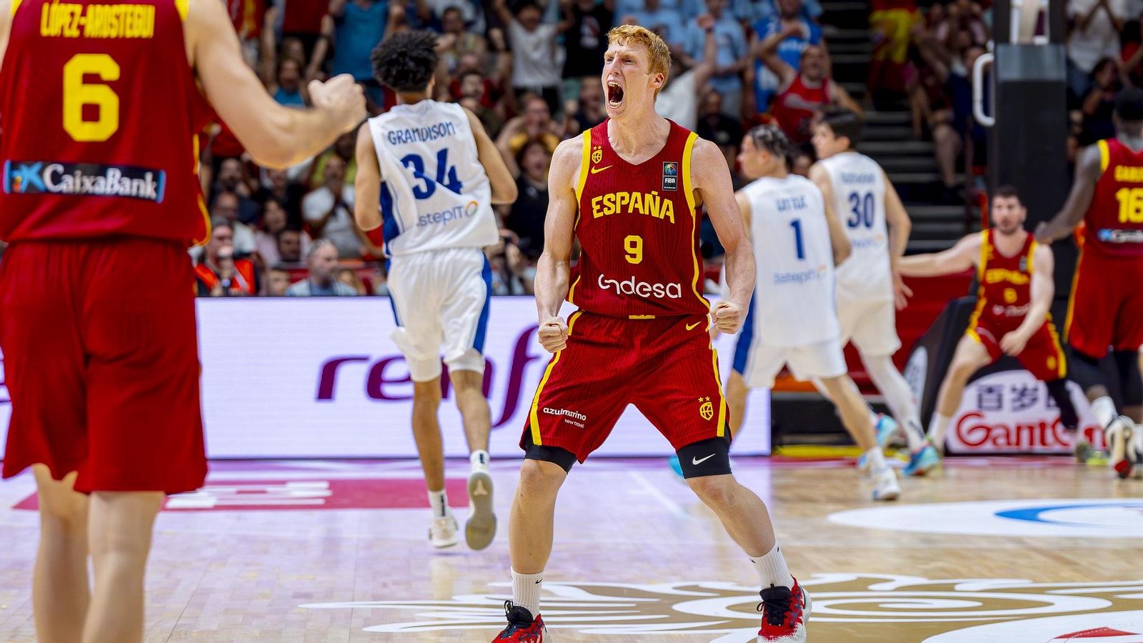 Alberto Díaz celebra una cistella en el duel de semifinals