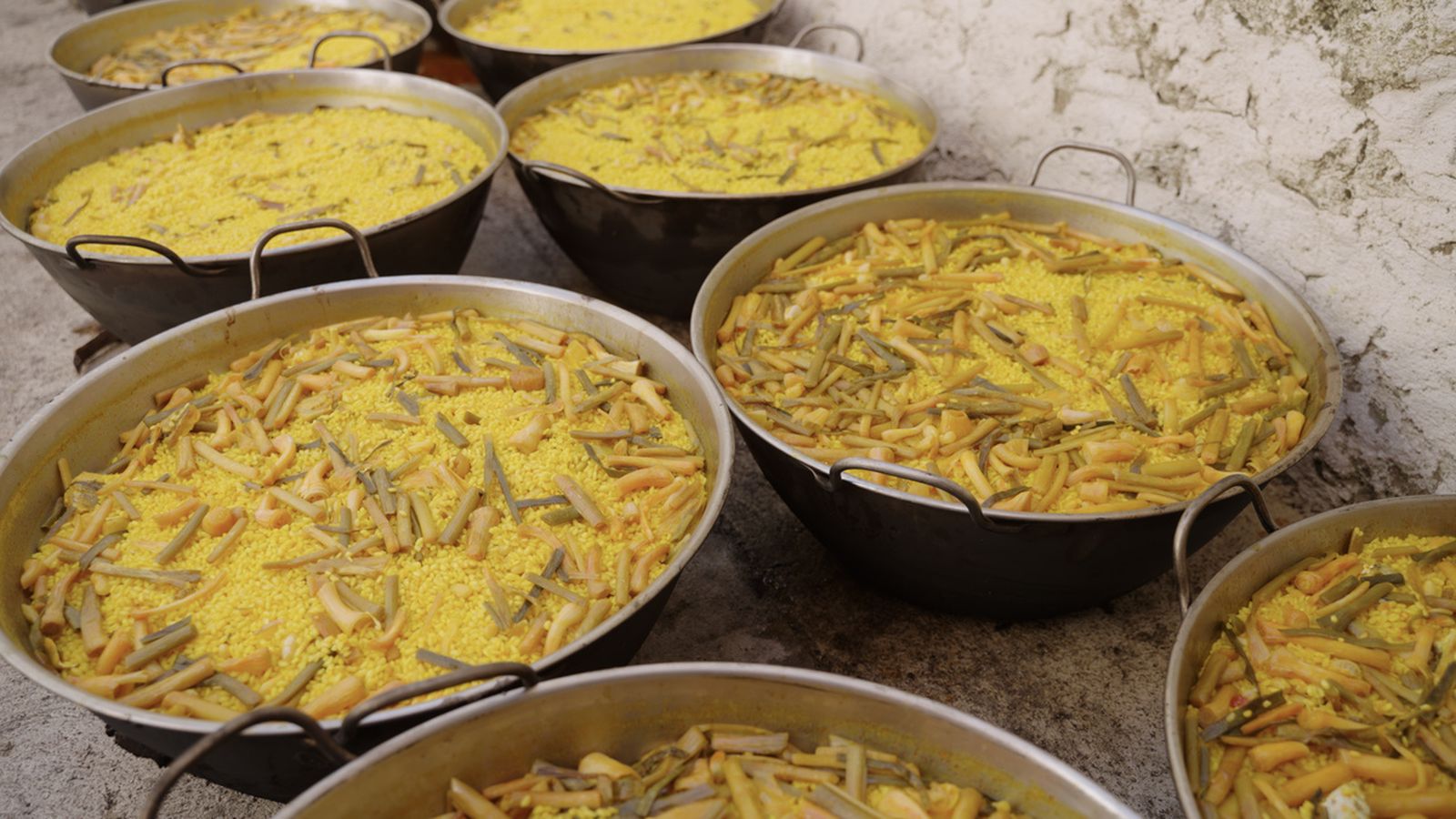 A Viver se celebra la festa de Sant Francesc de Paula, on la protagonista és la popular Sopa del Sant, que es cuina durant hores en grans calders