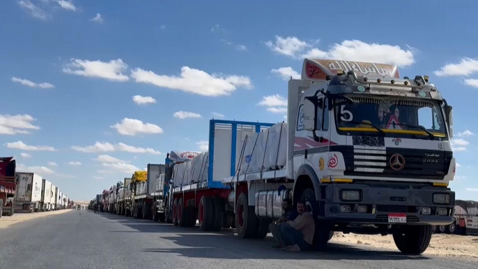 Centenars de camions a les portes de Gaza
