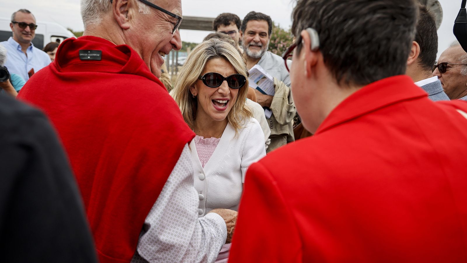 La vicepresidenta Díaz en un moment de l'acte al Saler, amb Ribó (esquerra) i Lima (dreta)