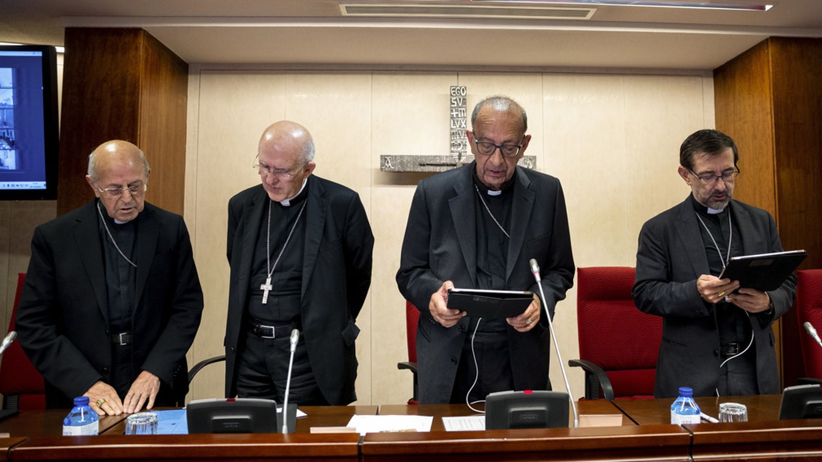 El president de la Conferència Episcopal Espanyola, Juan Jose Omella (segon per la dreta) en l'assemblea extraordinària de l'Església
