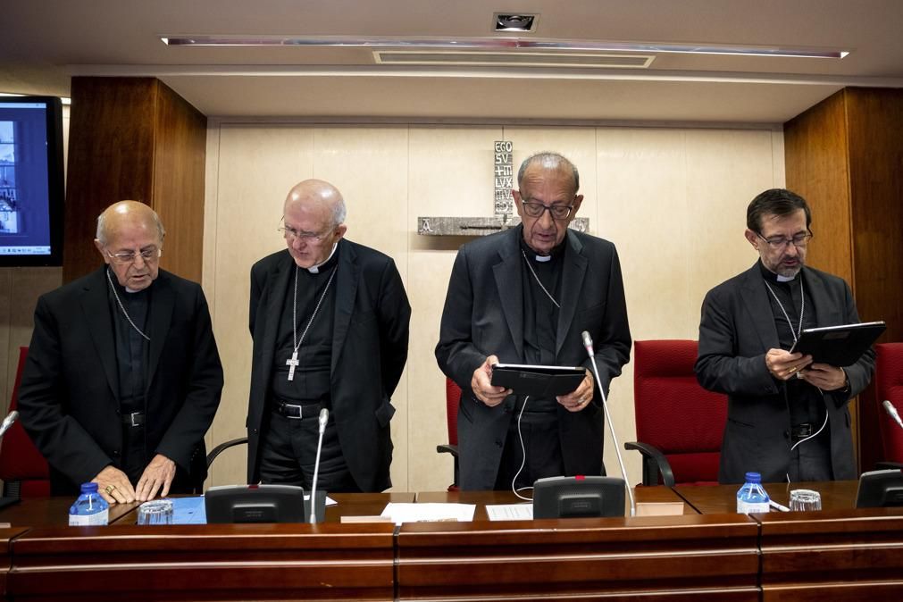 El president de la Conferència Episcopal Espanyola, Juan Jose Omella (segon per la dreta) en l'assemblea extraordinària de l'Església