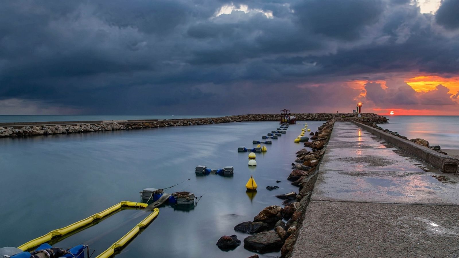 Imatge d'este matí de dissabt a la mar de Port Saplatja