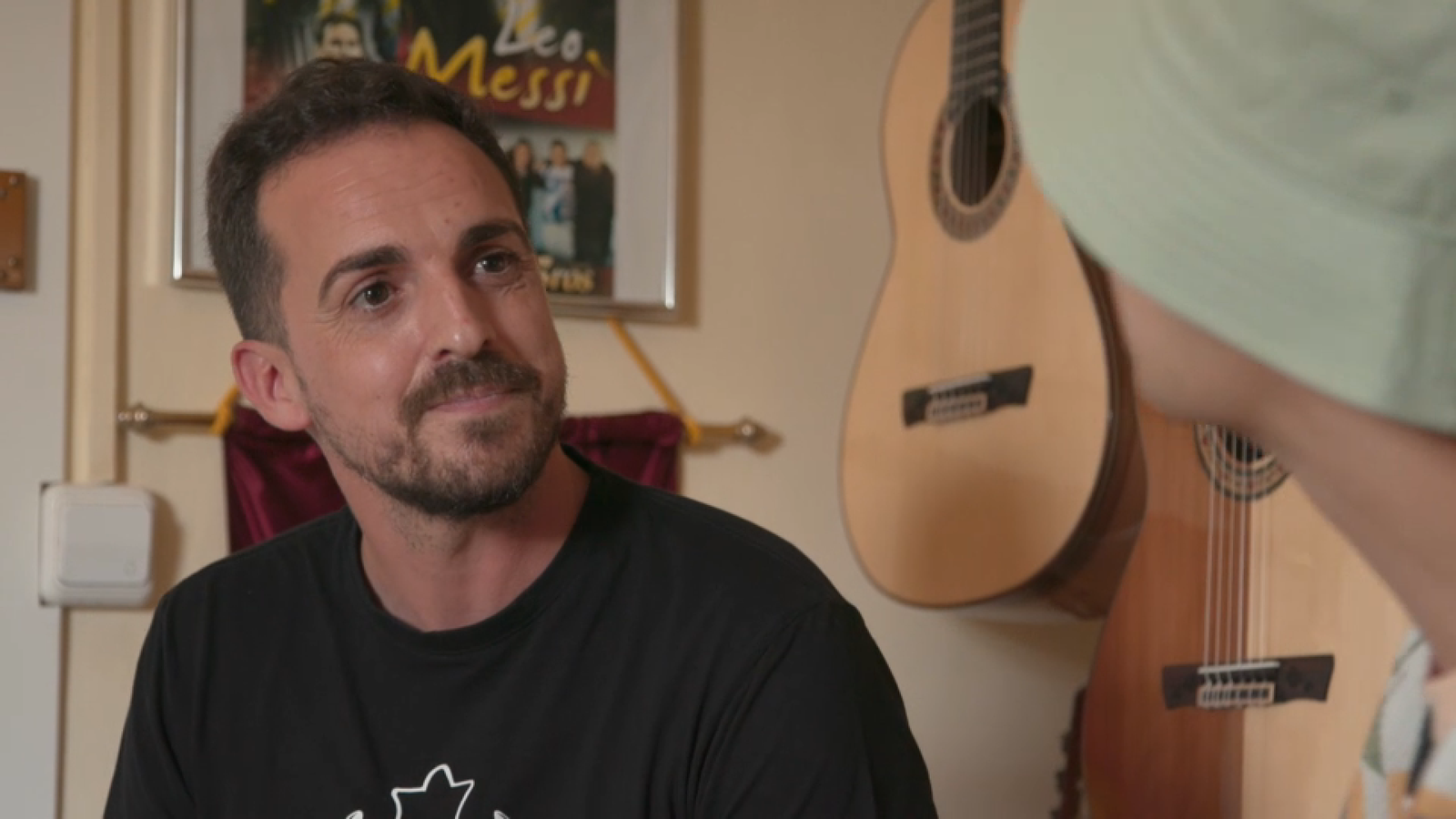 Adam, el propietari de Guitarras Bros, en 'Xino xano'