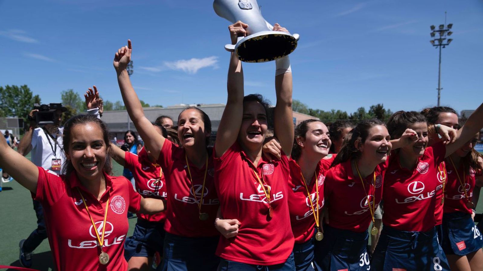 Lola Riera alça el títol de Lliga