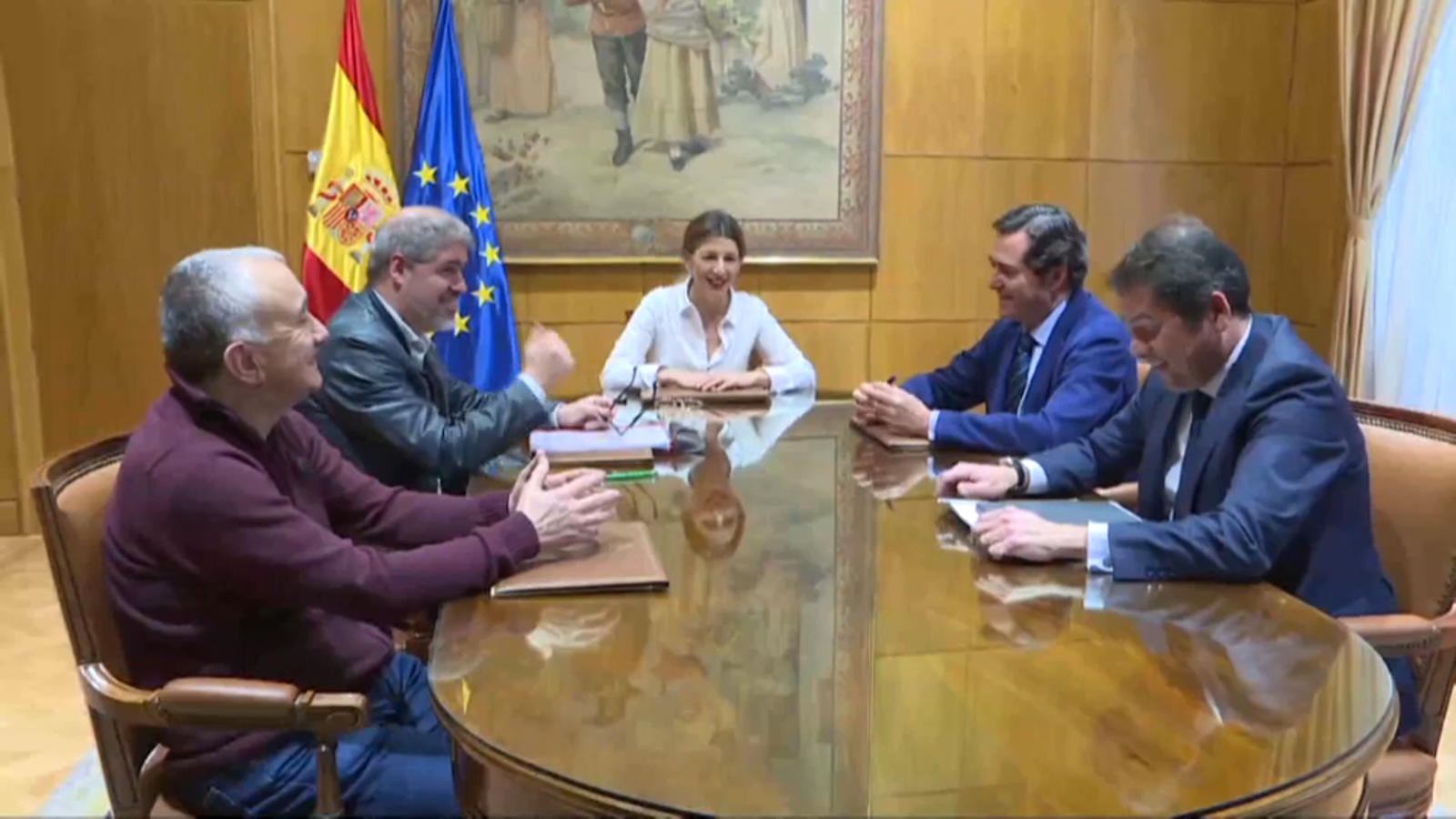 Imatge de la primera reunió entre govern espanyol i agents socials el passat divendres