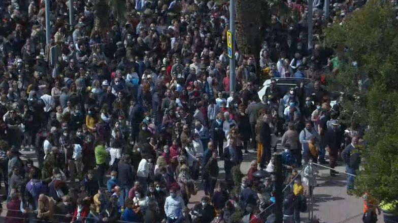 Nombrós públic ha pogut gaudir aquest diumenge de la mascletà a Castelló de la Plana.