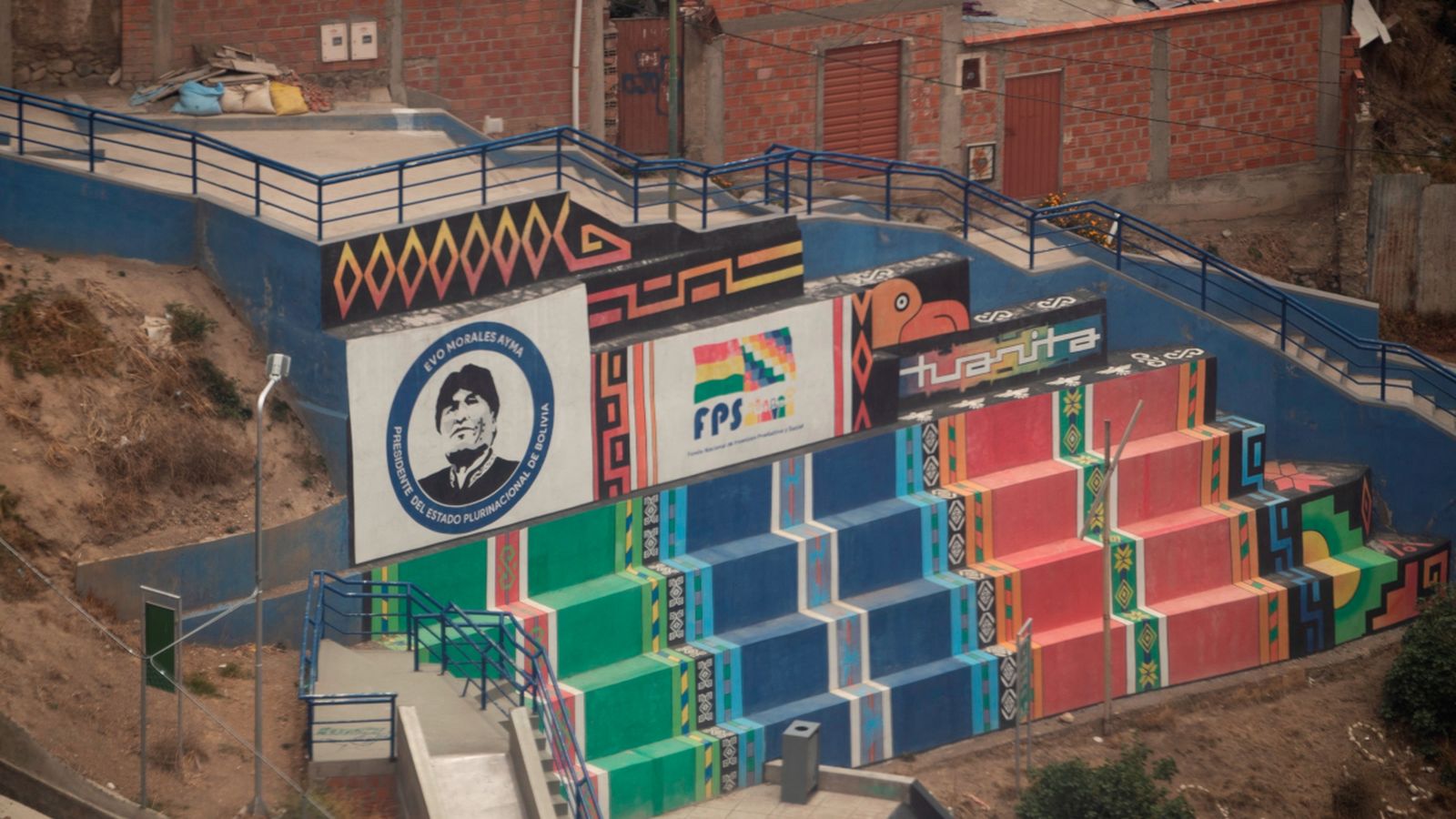 Vista d'un mural de l'expresident Evo Morales
