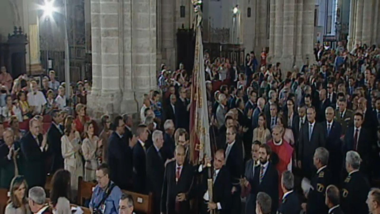 Imatge d'arxiu de l'última vegada que va entrar la Reial Senyera en la Catedral de València