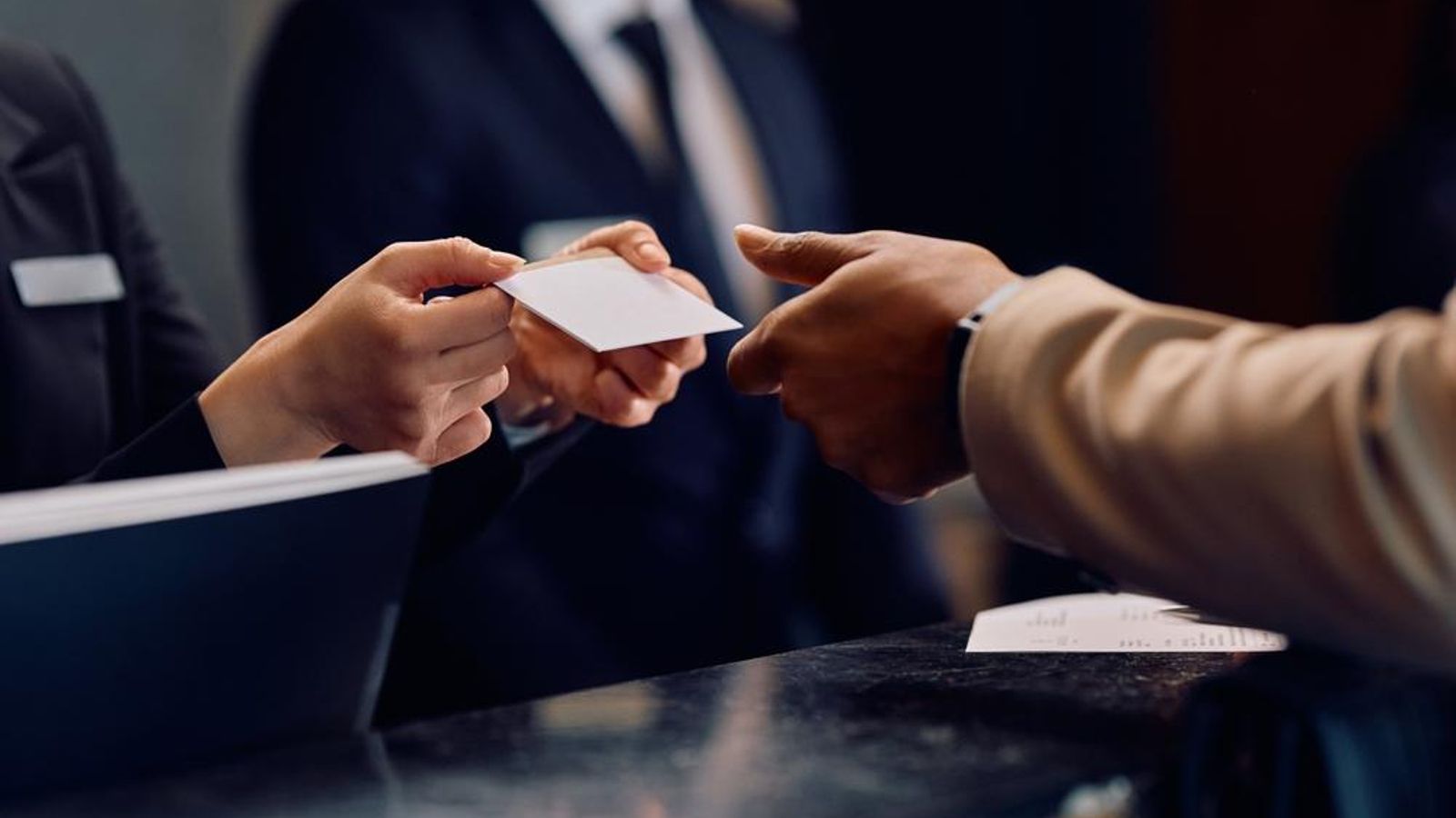 La recepció d'un hotel en una imatge d'arxiu/ Shutterstock/ Drazen Zigic