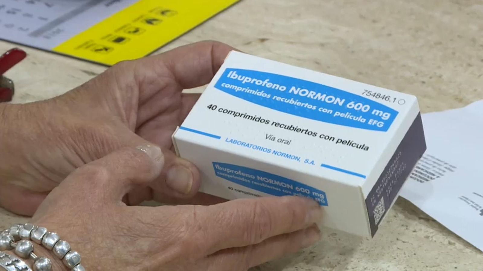 VÍDEO | Comprar ibuprofén i paracetamol a les farmàcies ja no serà tan fàcil