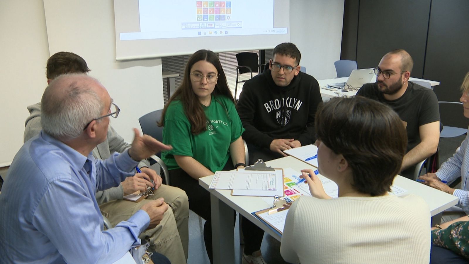 Alumnes de la Universitat de València i de la Nau Gran comparteixen inquietuds i experiències