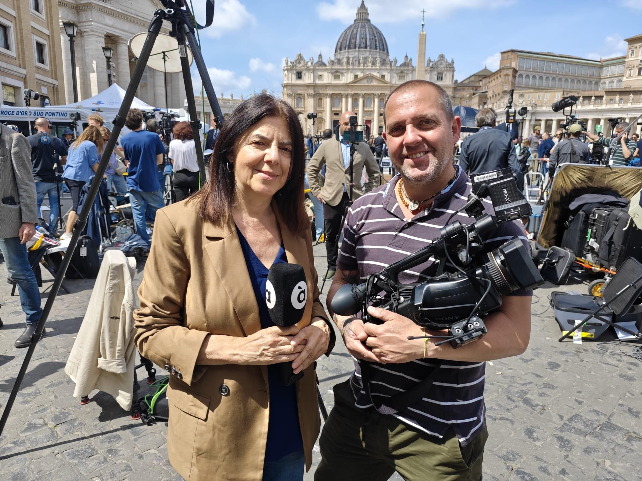 Remei Blasco i Josep Lluís Ferrín enviats especials d'À Punt al Vaticà Remei Blasco i Josep Lluís Ferrín enviats especials d'À Punt al Vaticà