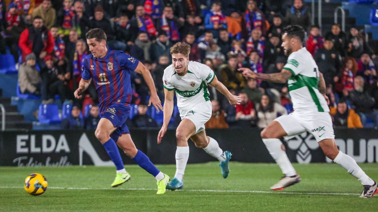 Juanto Ortuño i Affengruber es disputen una pilota